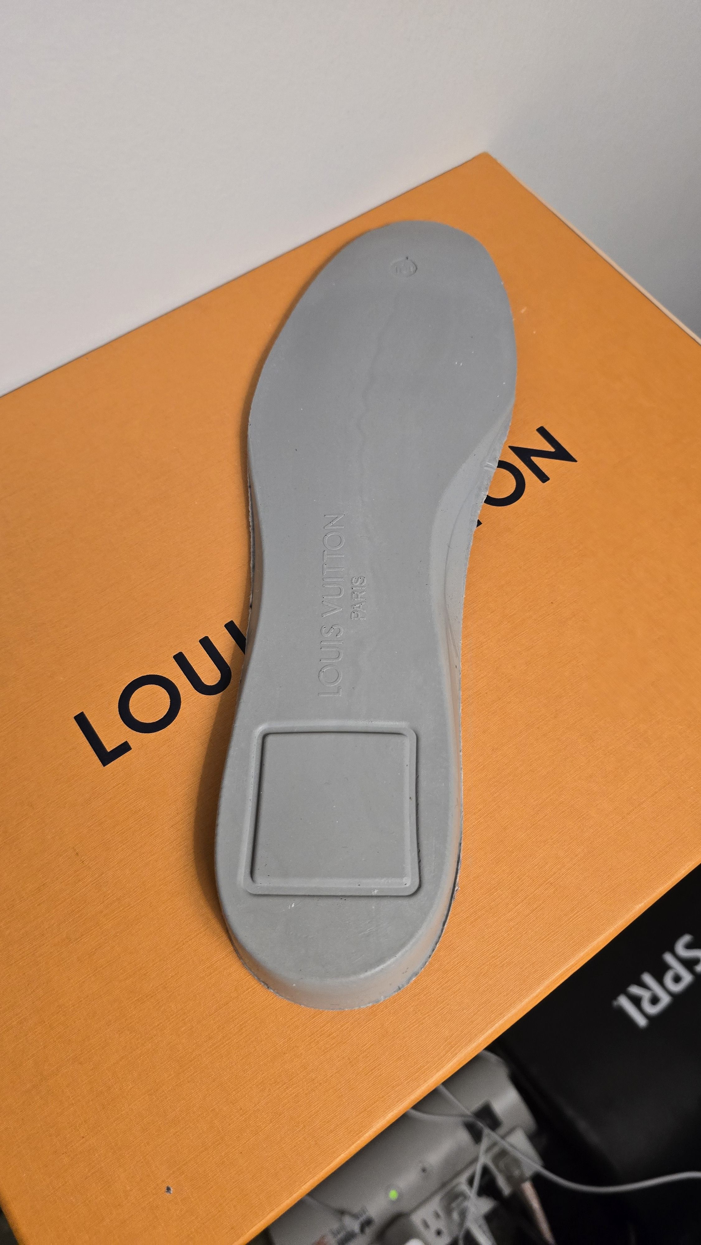 Louis Vuitton 100% Auth Louis Vuitton Trainer Hi-Top Blue/Wh - Size 10 LV Size US 11 / EU 44 - 11 Thumbnail