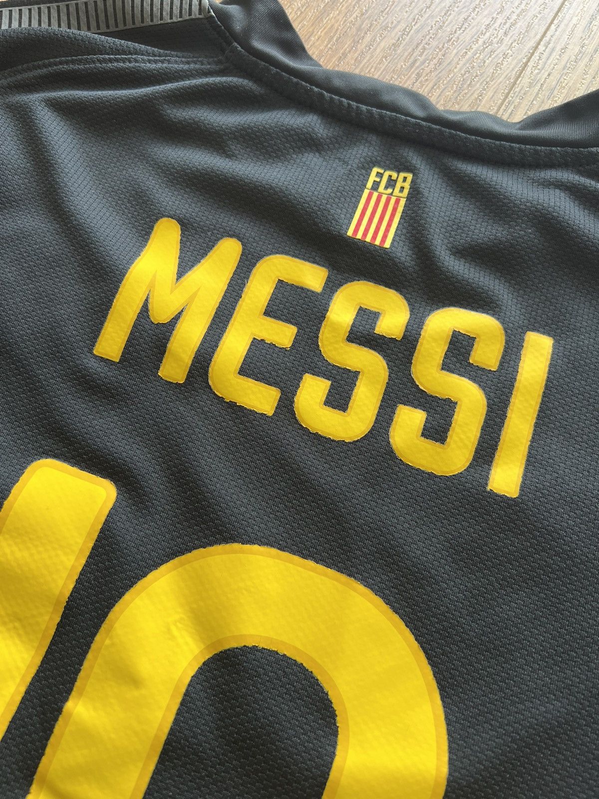 Nike Nike vintage FC Barcelona 2011/12 away jersey soccer shirt Size US S / EU 44-46 / 1 - 9 Thumbnail