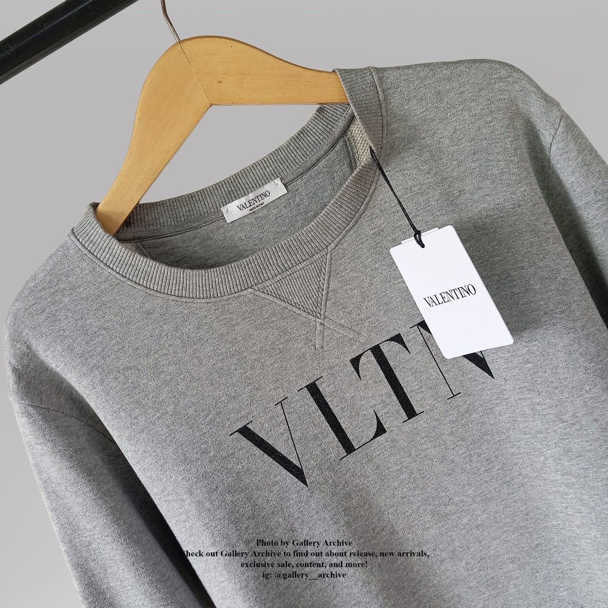 Valentino Garavani - VLTN Printed Logo Sweatshirt - Tops