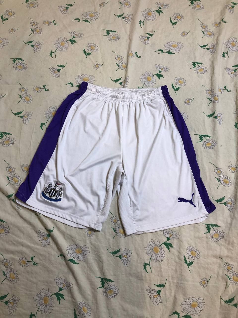 Puma NEWCASTLE 2000's FOOTBALL SHORTS PUMA JERSEY Size US 32 / EU 48 - 1 Thumbnail
