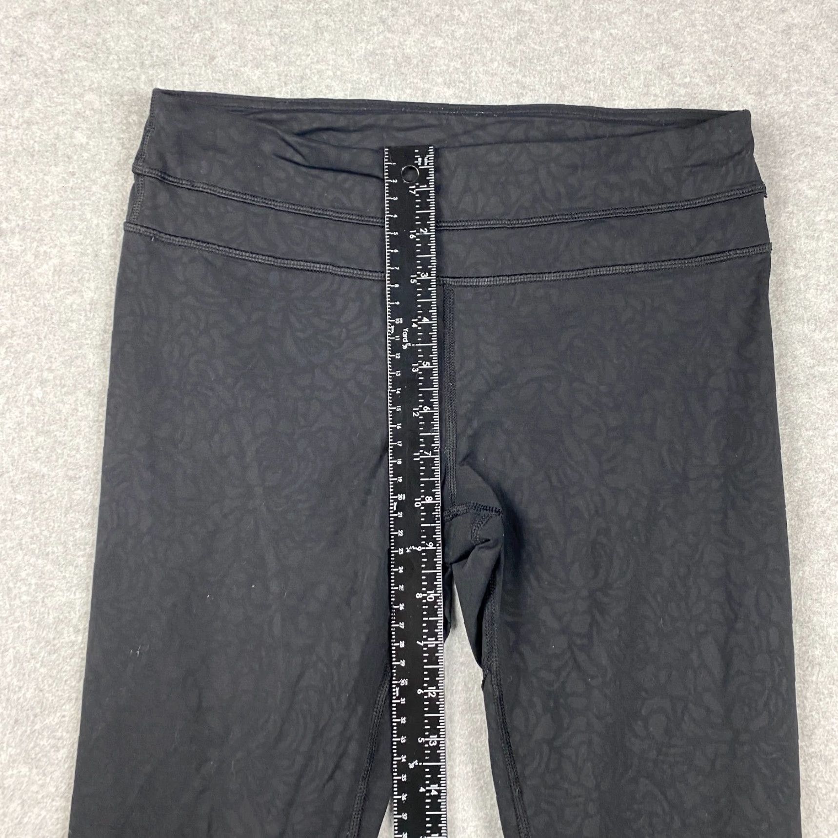 Lululemon Lululemon Leggings Womens 6 Black Floral Cropped Zip Pocket Mid Rise Yoga Gym Running Athleisure Size 28" / US 6 / IT 42 - 6 Thumbnail