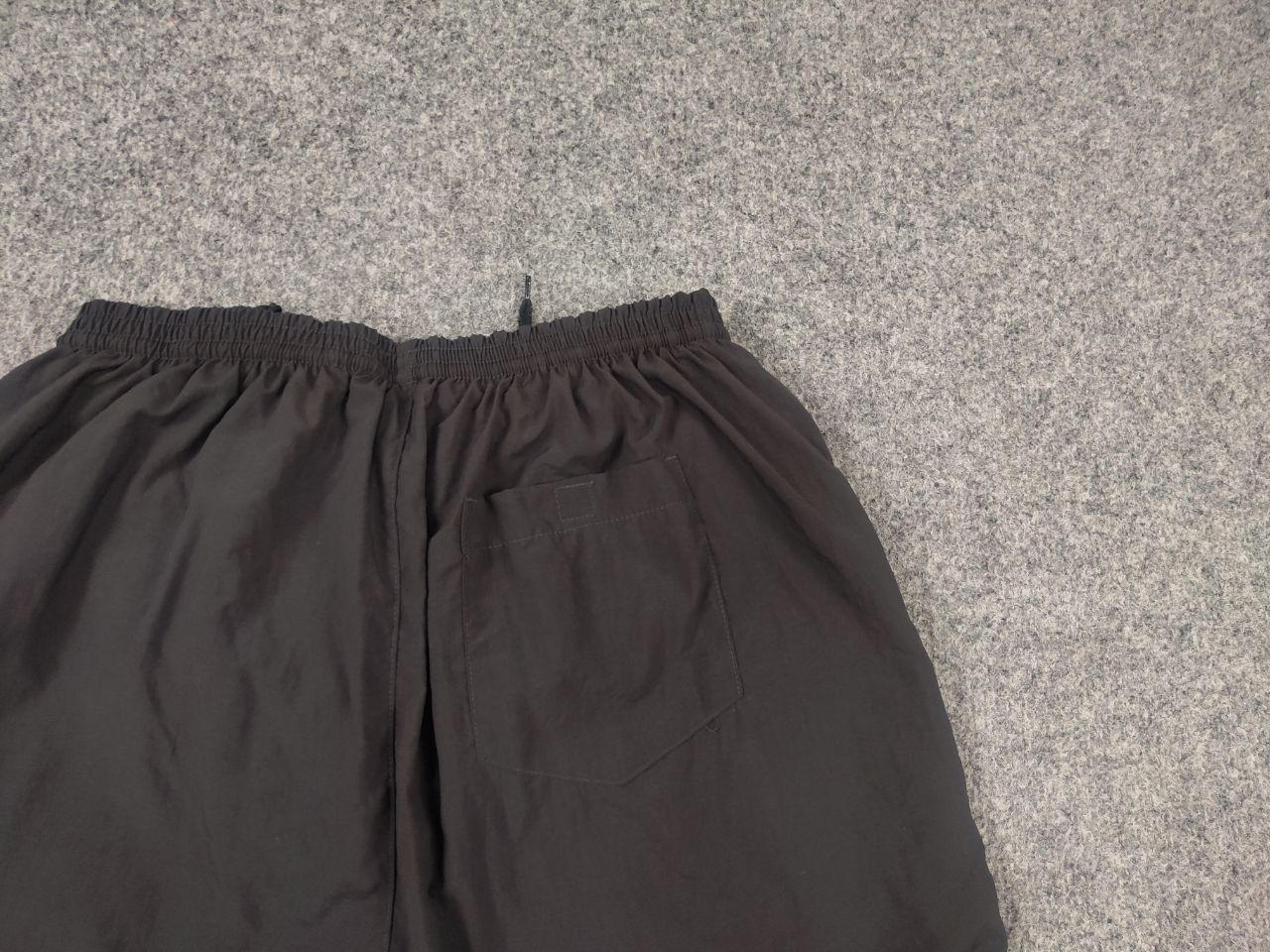 Nike Vintage 90's Nike Gray Nylon Swoosh Pocket Casual Shorts Y2K Size US 34 / EU 50 - 8 Thumbnail