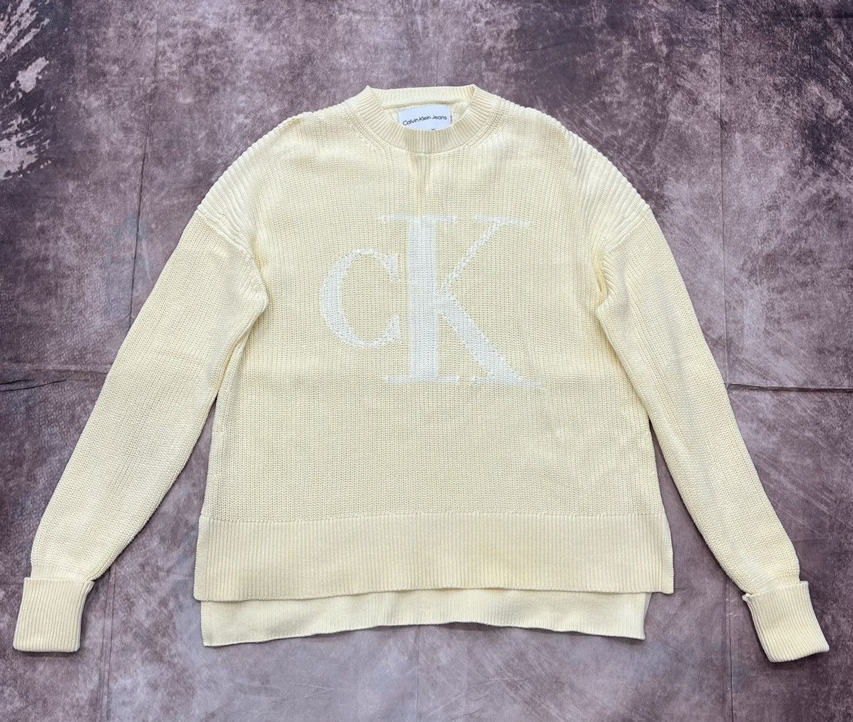 Calvin Klein Calvin Klein Cream Logo Sweater | Size L | Vintage Vibe Size L / US 10 / IT 46 - 1 Thumbnail
