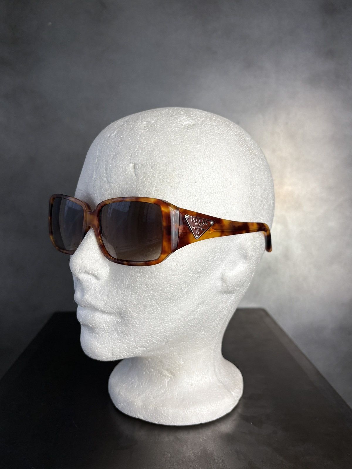 Prada Vintage Prada Sunglasses Triangle Logo SPR 16L 2009 Wayfarer Size ONE SIZE - 15 Thumbnail