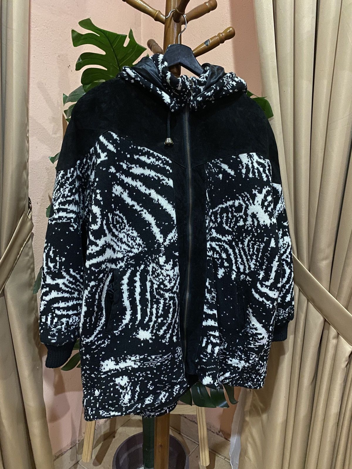Japanese Brand Vintage Pecato Black White Knit Pattern Hooded Suede Panels Size US L / EU 52-54 / 3 - 3 Thumbnail
