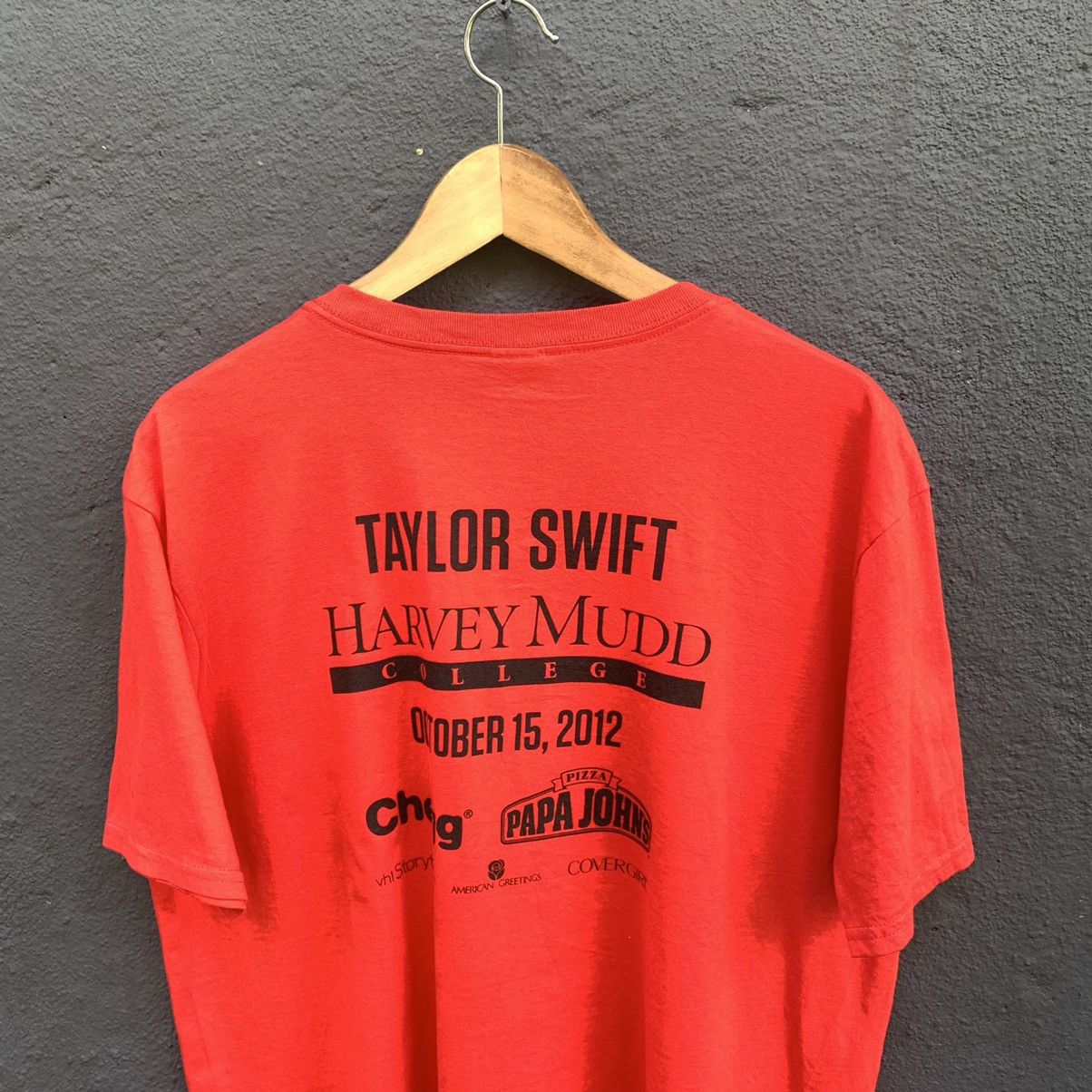 Band Tees Vintage Taylor Swift Red Tour Tee Size US L / EU 52-54 / 3 - 4 Thumbnail