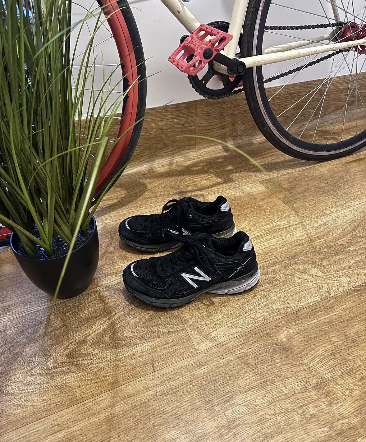 New Balance NEW BALANCE 990v4 WMNS BLACK SNEAKERS SHOES Size US 8 / IT 38 - 1 Thumbnail