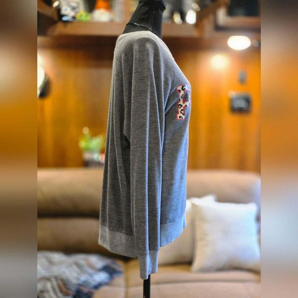 Victoria's Secret PINK Gray Leopard Print Sweatshirt Size XS / US 0-2 / IT 36-38 - 2 Thumbnail