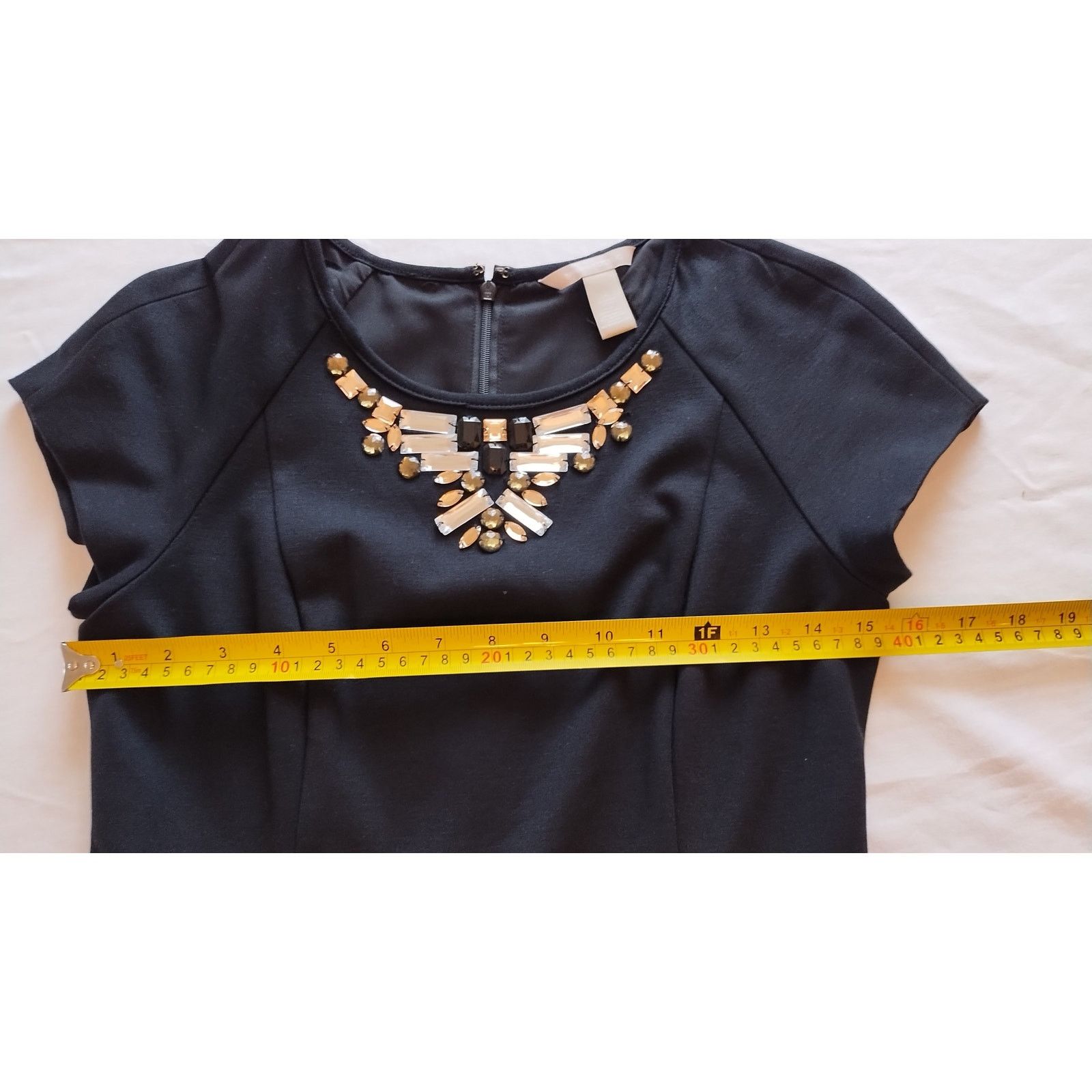 Banana Republic Banana Republic short sleeves Black Jewel neckline Dress Sz2 Size XS / US 0-2 / IT 36-38 - 10 Thumbnail