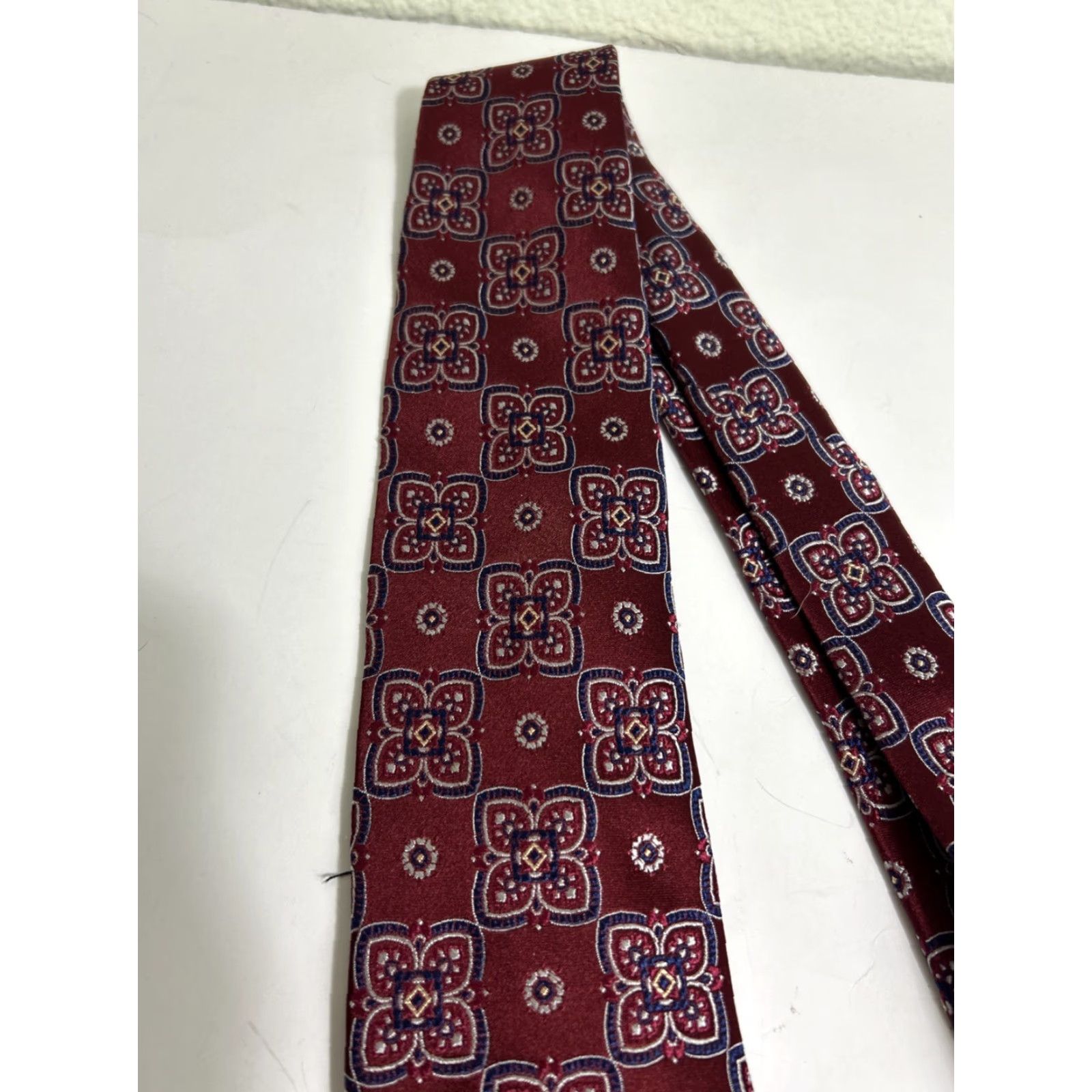 Robert Talbott VINTAGE Robert Talbott Tie Geometric Red Blue Hand Sewn Mens Size ONE SIZE - 3 Thumbnail