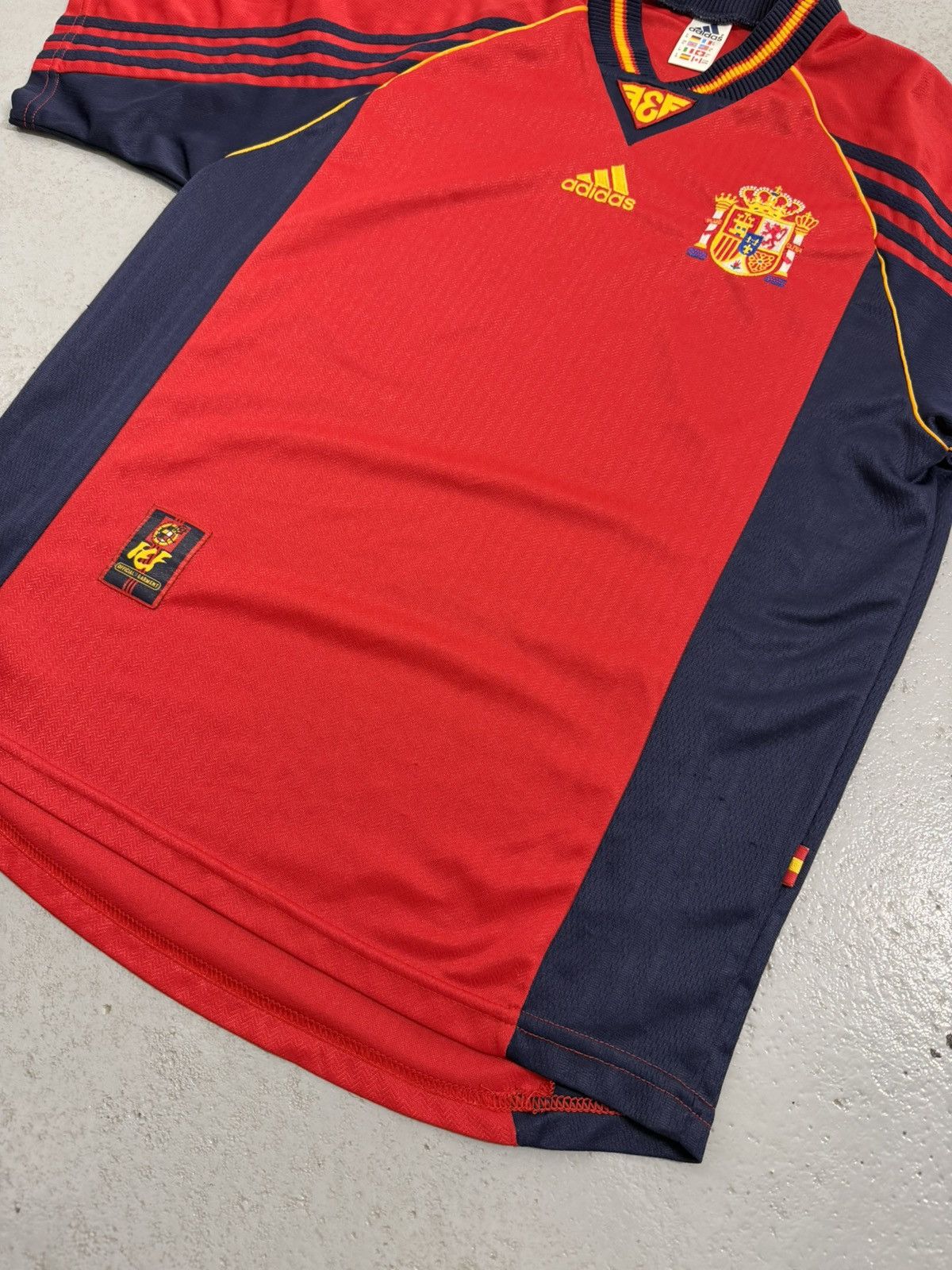 Adidas Vintage 1998/1999 Adidas Spain Soccer Jersey Size US M / EU 48-50 / 2 - 4 Thumbnail
