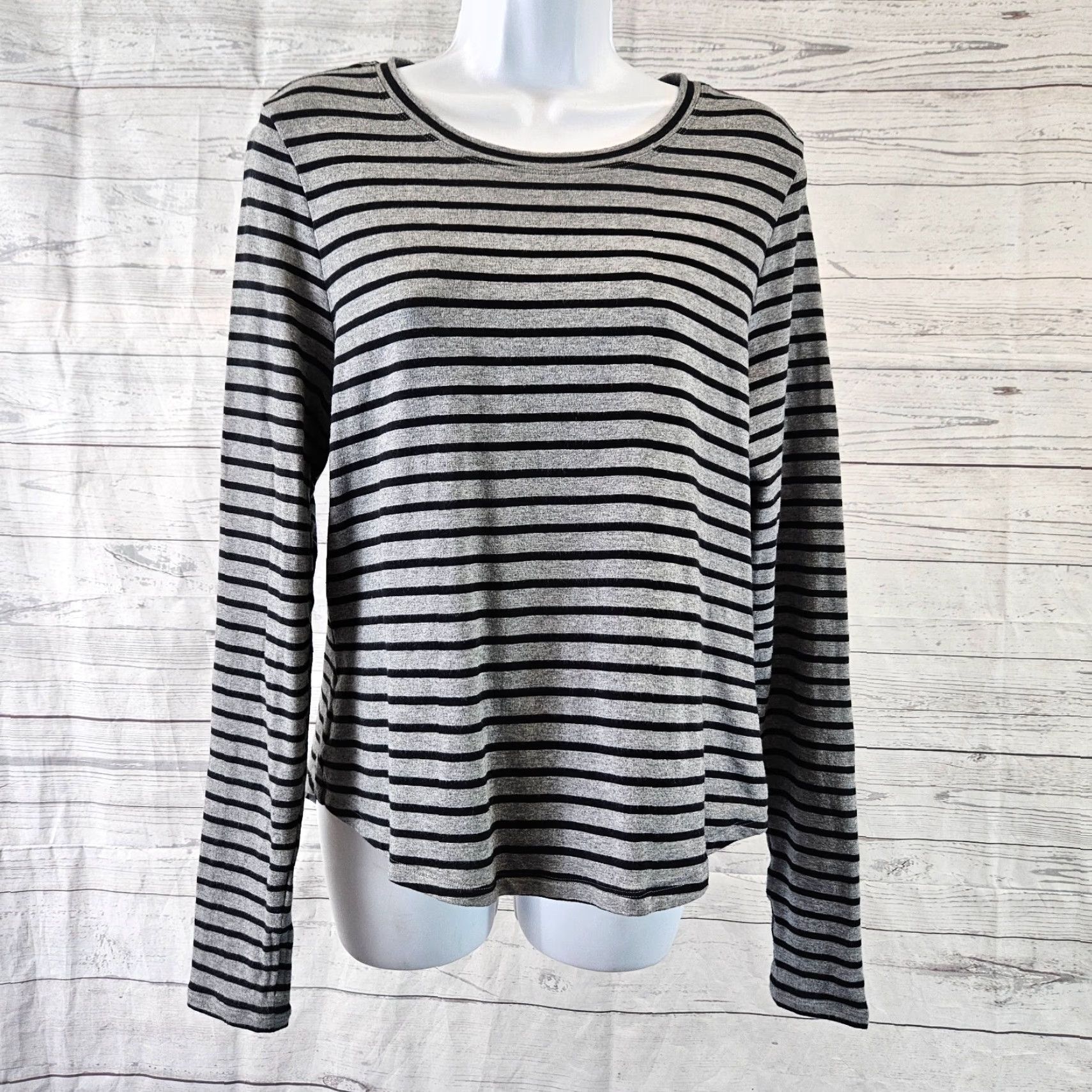 Vintage Cabi 3809 Womens Pivot Striped Tee Sz Medium Black Gray Long Sleeve Modal Blend Shirt Womens Medium Black Gray 90s? Size M / US 6-8 / IT 42-44 - 2 Thumbnail