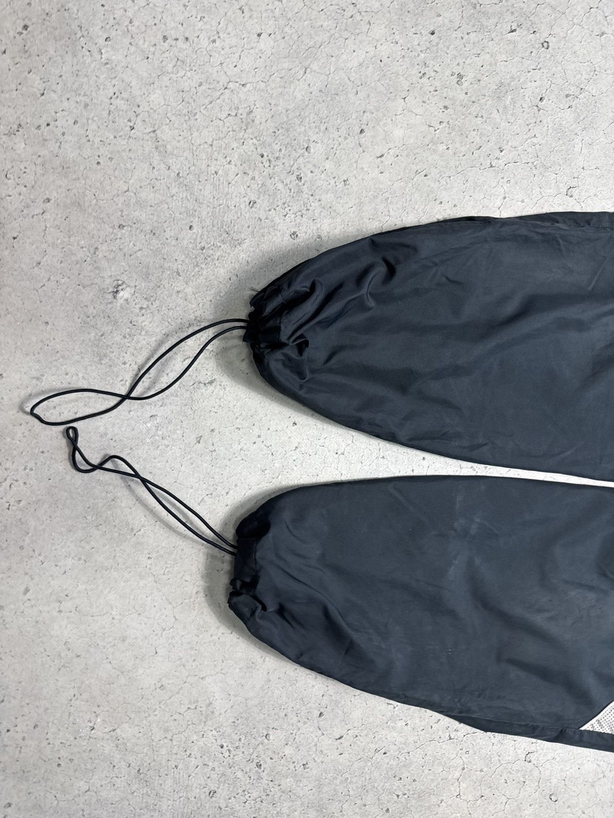 Nike Nike Nylon Track Pants Baggy Drill Y2K Swoosh Hype Vintage Size US 36 / EU 52 - 3 Thumbnail