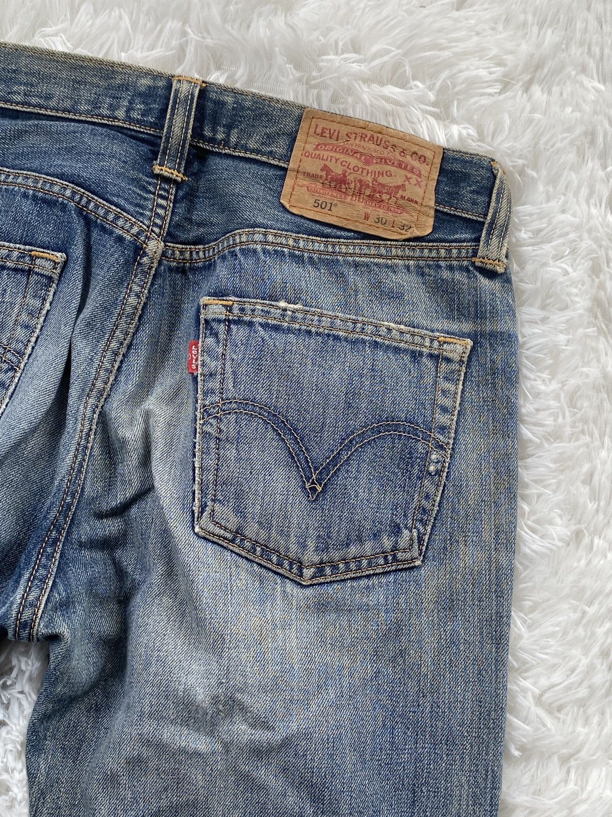 Levi's 🔥BINDING NOW🔥Vintage Levi’s 501 Distressed Jeans Button-fly Size US 30 / EU 46 - 14 Thumbnail