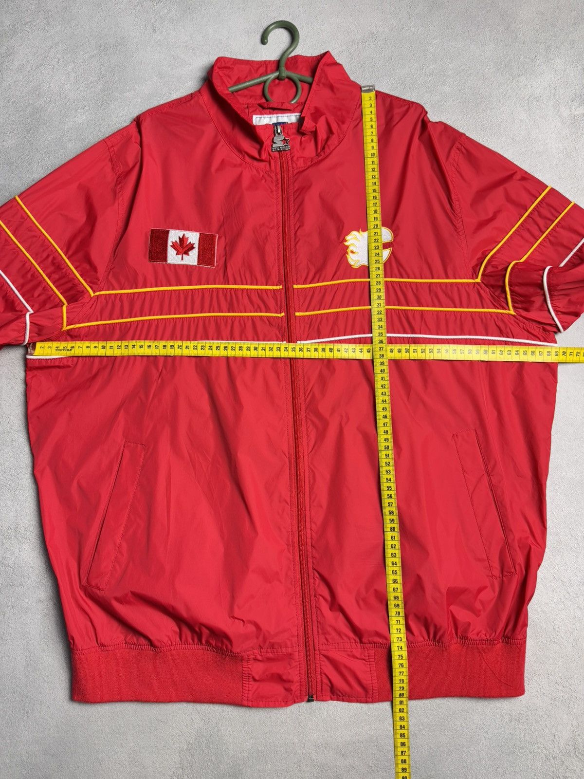 Starter Calgary Flames NHL Nylon Zip Jacket Starter size XL Size US XL / EU 56 / 4 - 13 Thumbnail