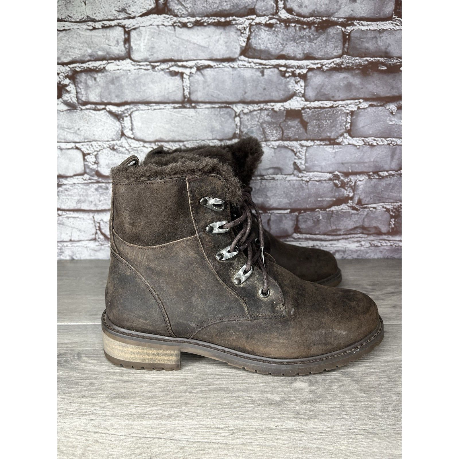 Ugg EMU Australia Waterproof Dark Brown Leather Ankle Hiker Boot Size US 9 / IT 39 - 12 Thumbnail