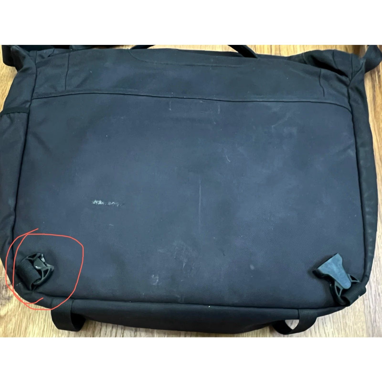 Patagonia Patagonia Messenger Bag Reflective 16” x 12.5” x 5.5” Black 11782 Unisex Adults Medium Polyester Nylon Handle/Strap Pockets Organizer Inner Dividers Size ONE SIZE - 4 Thumbnail