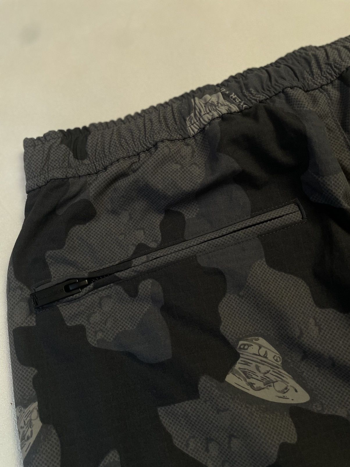 GU × Undercover GU X UNDERCOVER CAMMO UFO BALLON PANTS Size US 33 - 5 Thumbnail