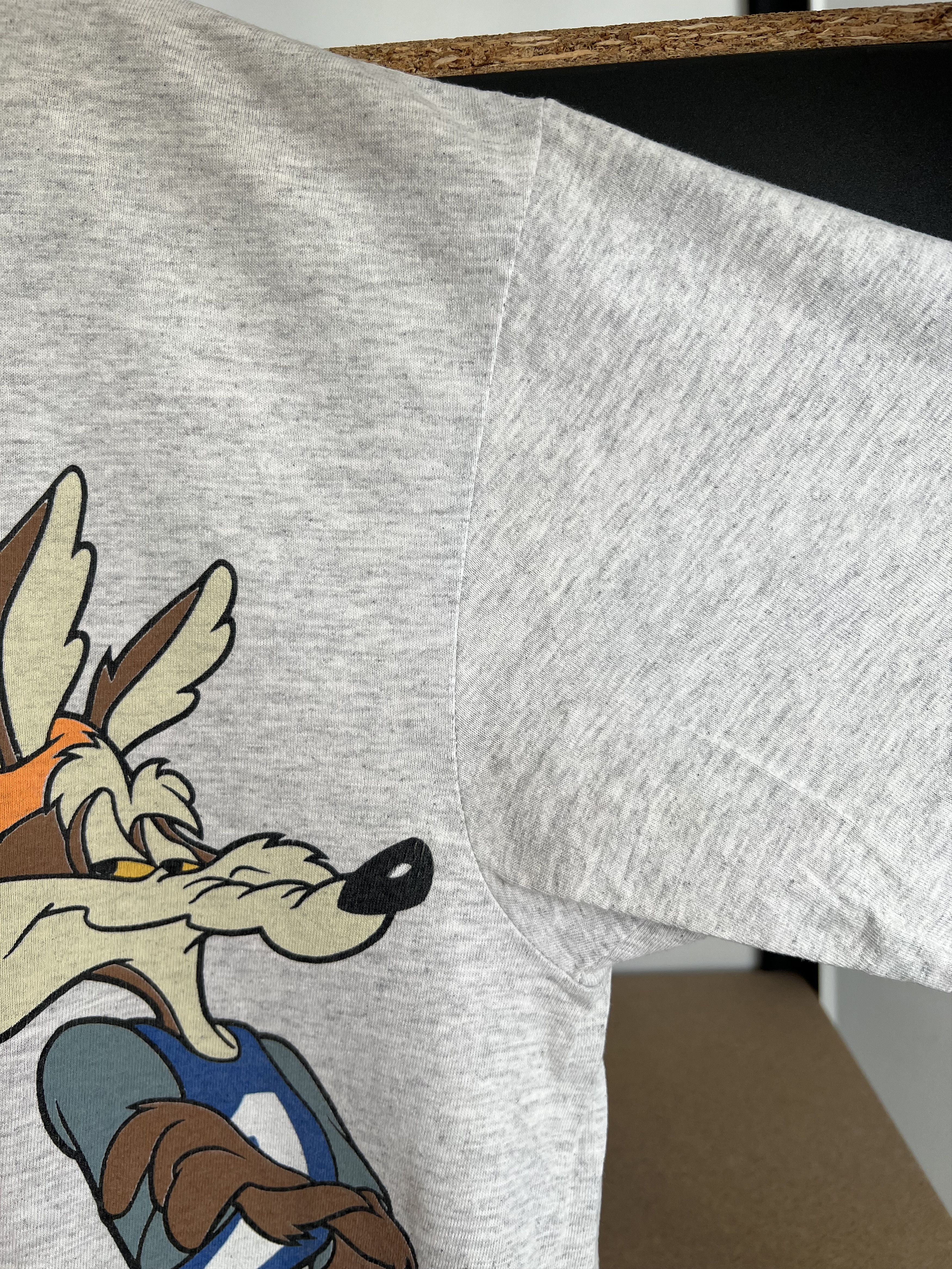 Warner Bros Vintage 1993 Looney Tunes Cross Colours Taz Bugs T-shirt Size US L / EU 52-54 / 3 - 8 Thumbnail