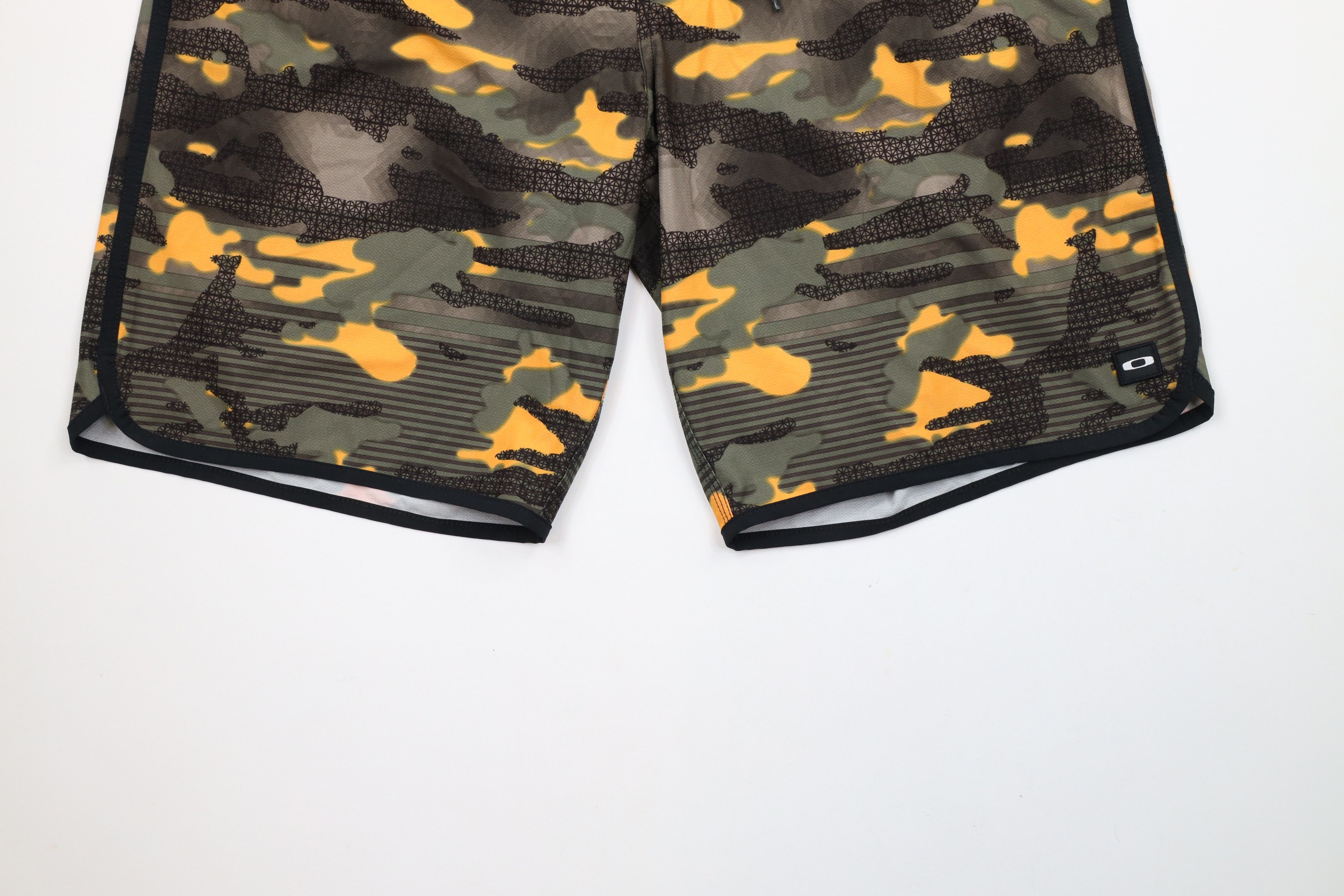 Oakley × Vintage Oakley Camouflage Stretch Hybrid Board Shorts Swimming Size US 38 / EU 54 - 4 Thumbnail