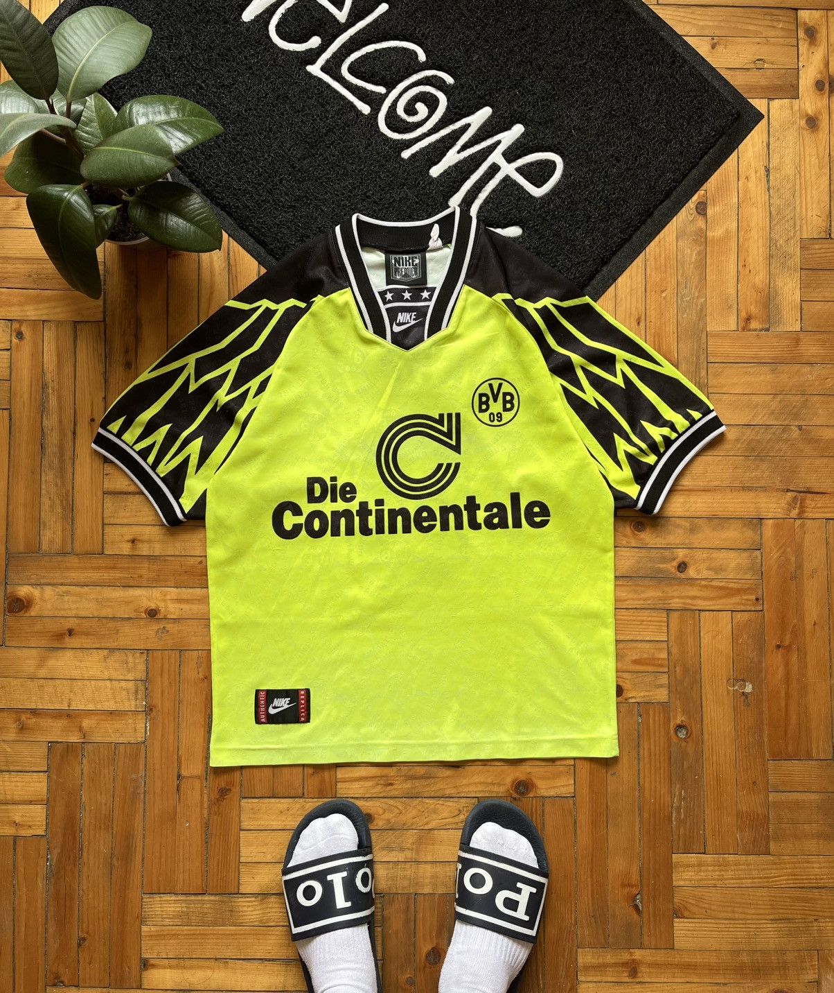 Nike Borussia Dortmund Home Football 1994 1995 Soccer Nike Jersey Size US S / EU 44-46 / 1 - 1 Thumbnail