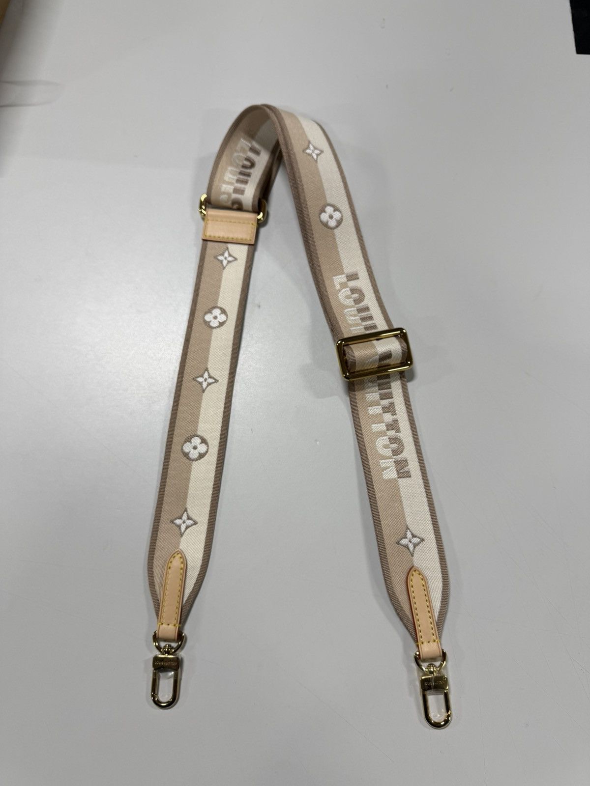 Louis Vuitton Louis Vuitton Shoulder Strap NEW 750$ Size ONE SIZE - 1 Thumbnail