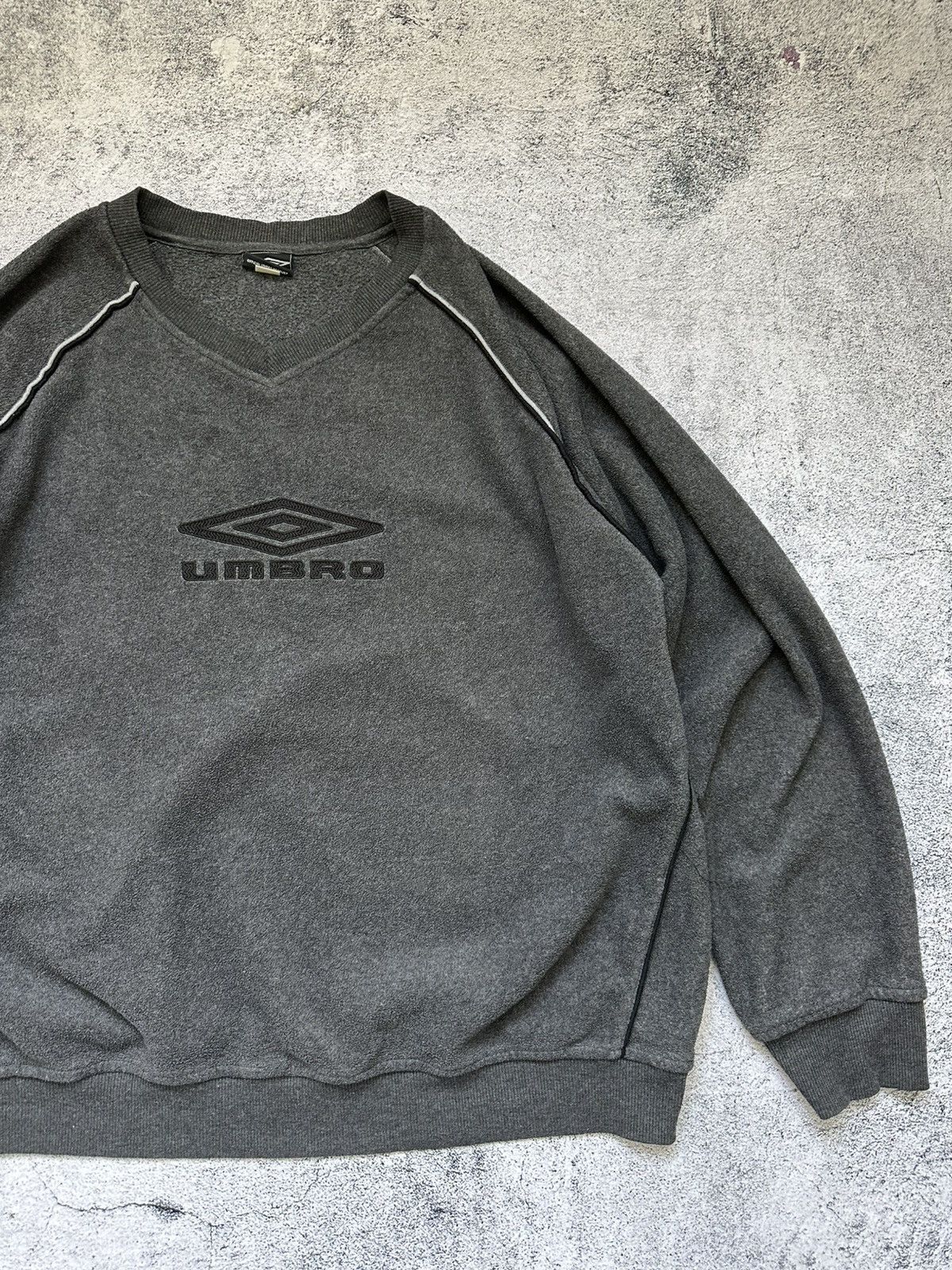 Umbro Vintage Umbro Sweatshirt Fleece Big Black Logo Y2K Size US XL / EU 56 / 4 - 3 Thumbnail