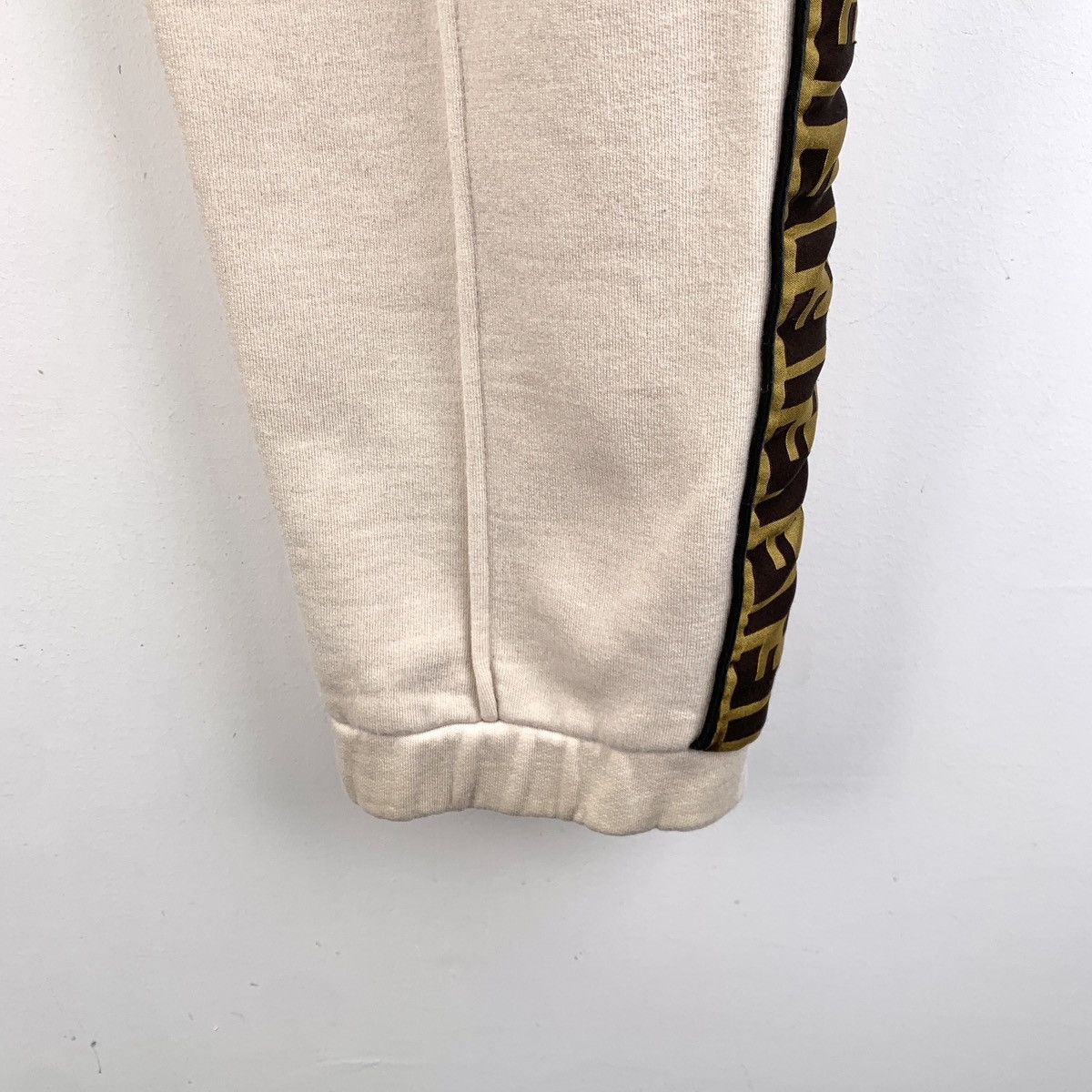 Fendi Fendi Color-block Logo Tape Cuffed Casual Sports Pants K26WX Size 27" / US 4 / IT 40 - 5 Thumbnail