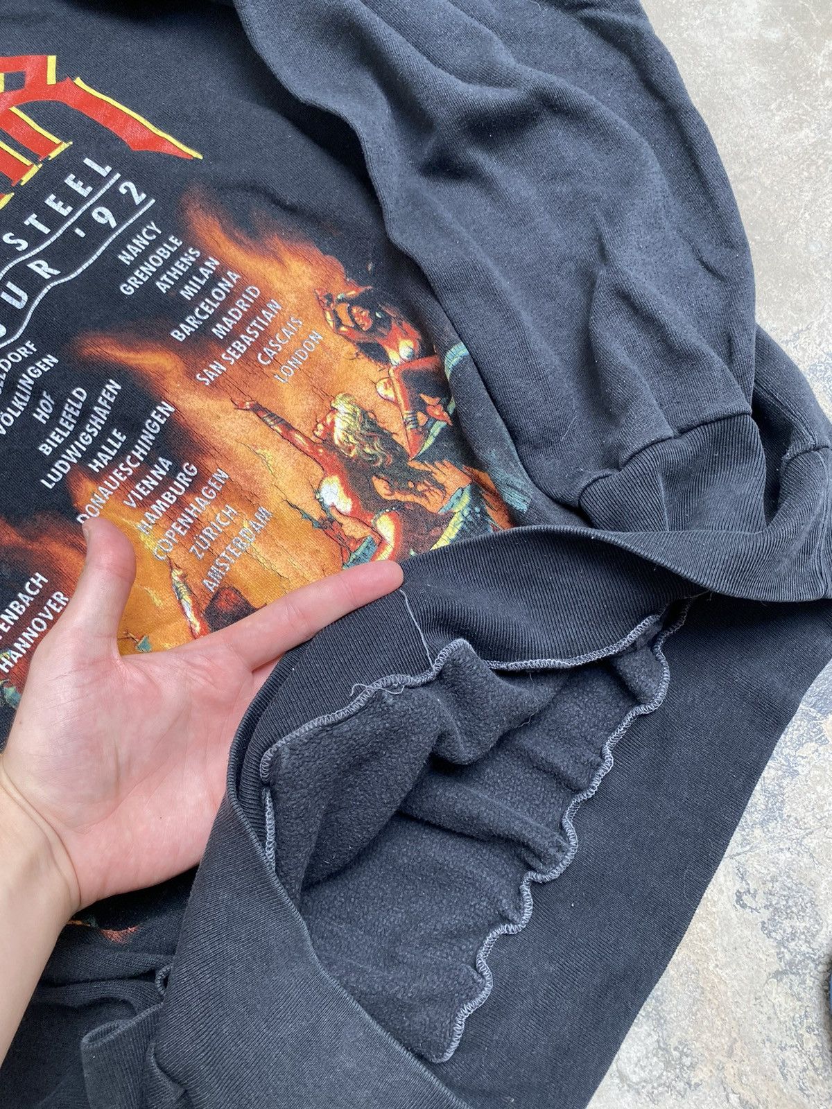 Band Tees × Vintage Vintage 90s Manowar Kings Of Metal Tour Sweatshirt MEGA RARE Size US L / EU 52-54 / 3 - 11 Thumbnail