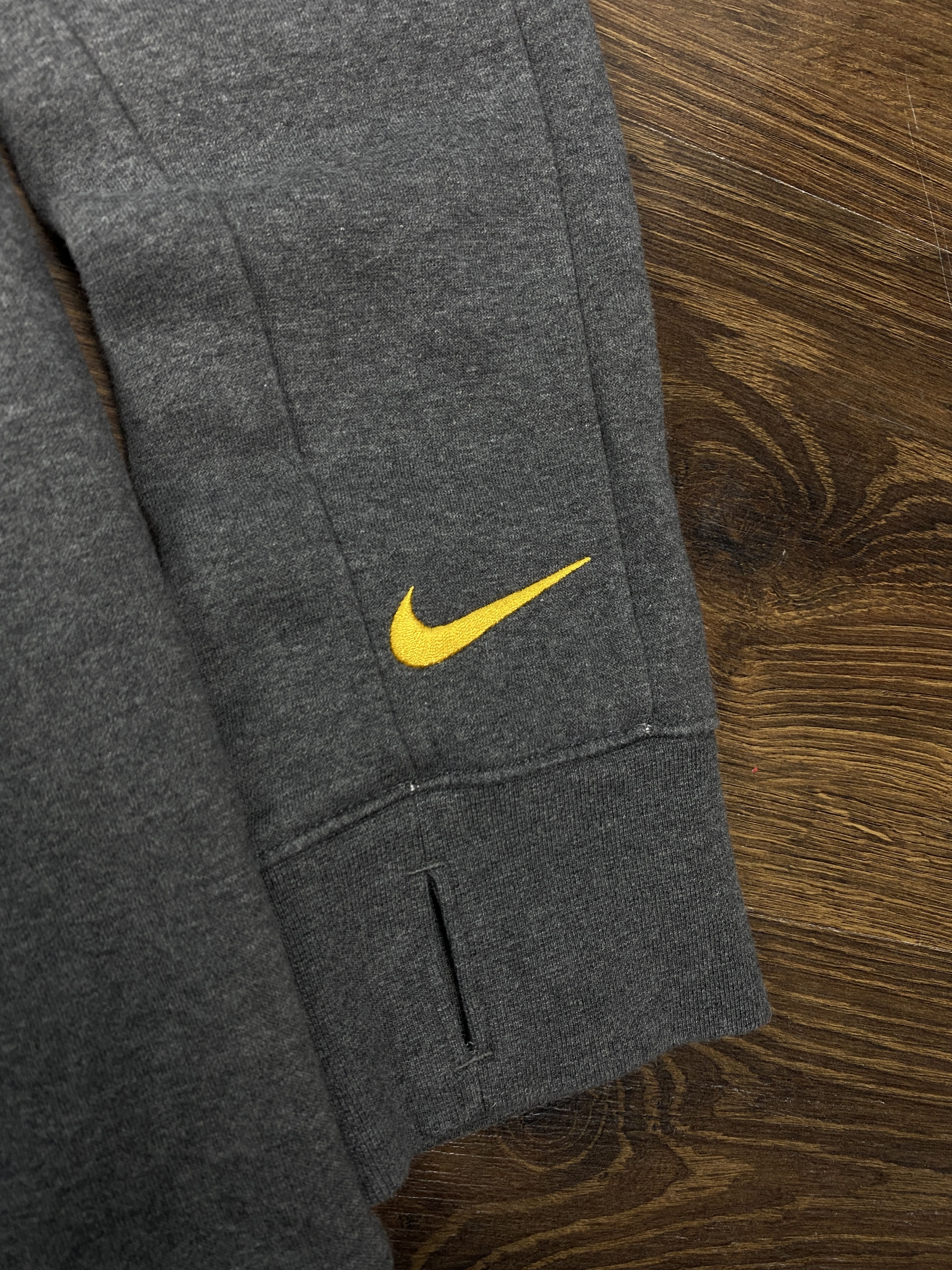 Nike Nike F.C. Barcelona Mens Crew Neck Sweatshirt Y2K Barca Size US XL / EU 56 / 4 - 4 Thumbnail