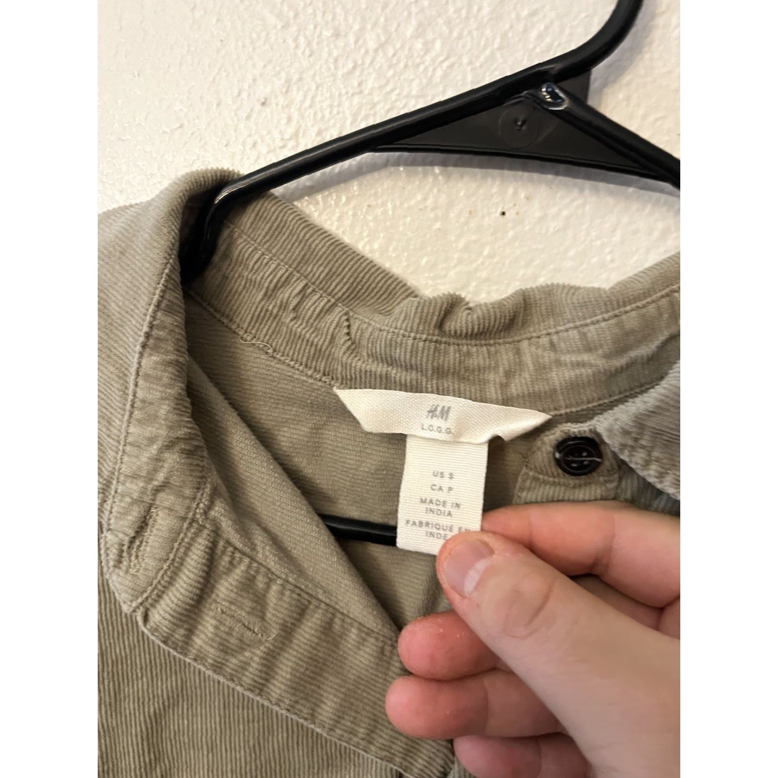H&M VINTAGE H&M Men’s Corduroy Button-Up Shirt Beige Small Men's Clothing Size US S / EU 44-46 / 1 - 3 Thumbnail