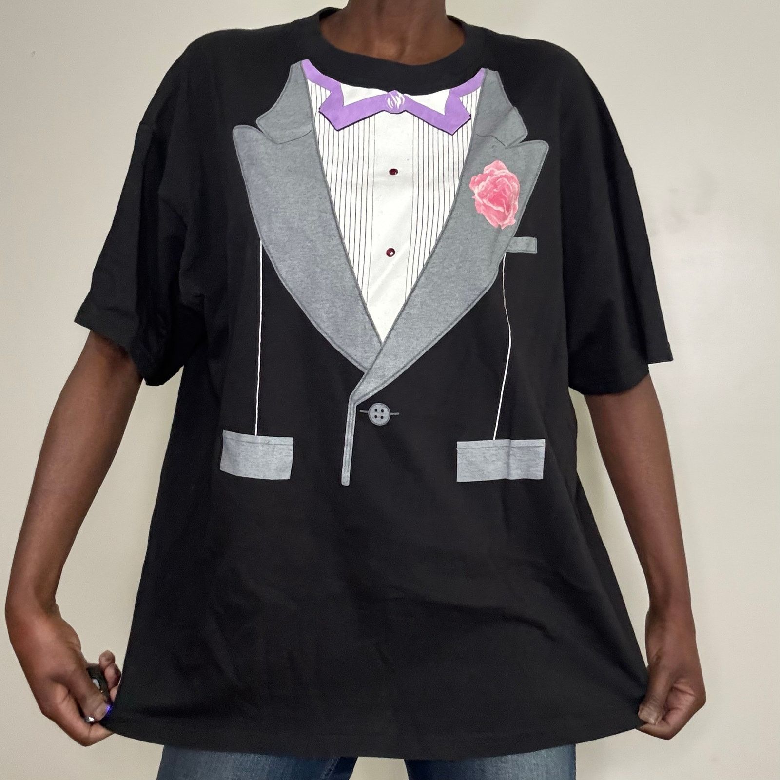 Delta Vintage Mens Trompe l’oeil Graphic Tuxedo T-Shirt Size 2XL Size US XXL / EU 58 / 5 - 1 Thumbnail