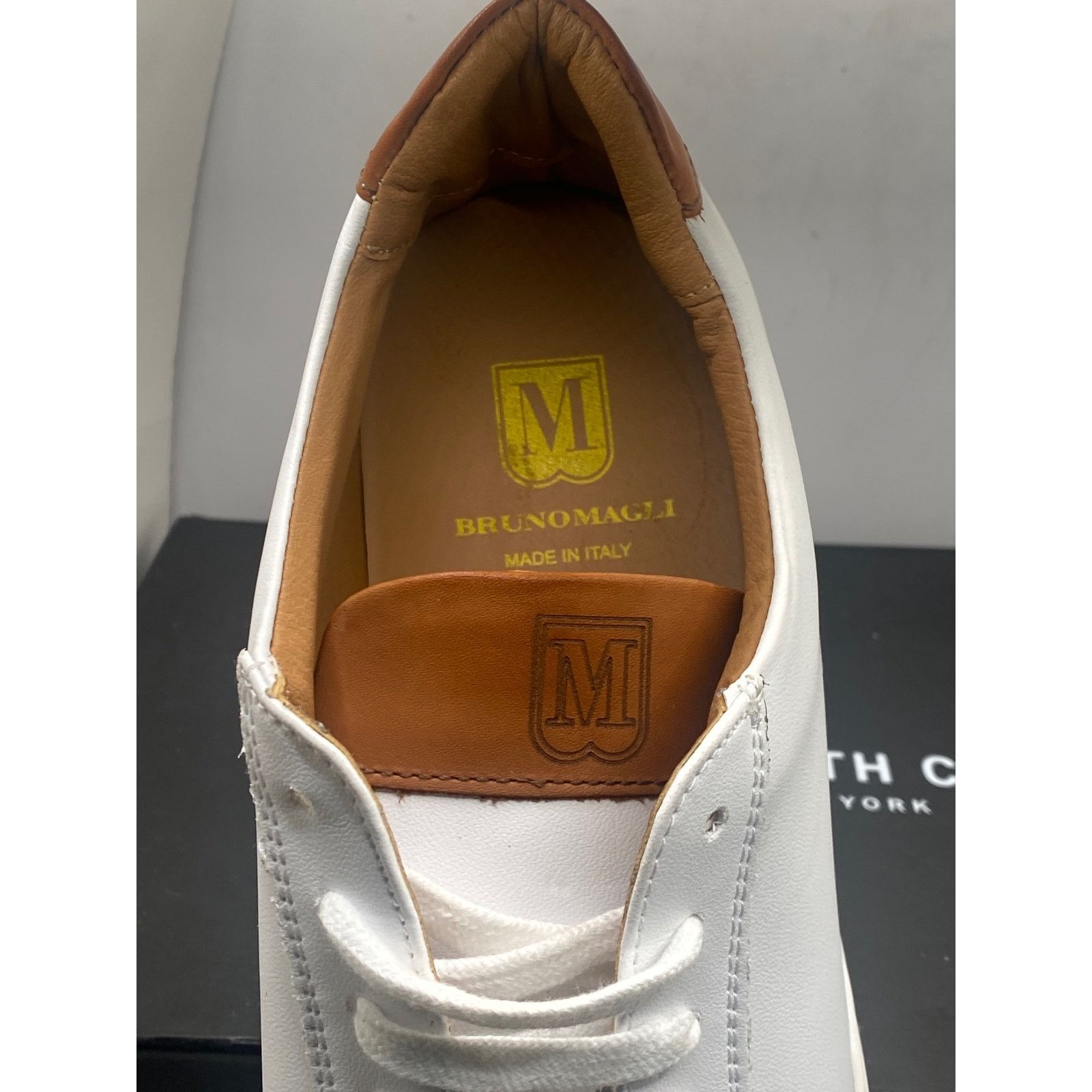 Bruno Magli Bruno Magli Daniel Low Top Sneaker (Men) Size 7 Size US 7 / EU 40 - 7 Thumbnail