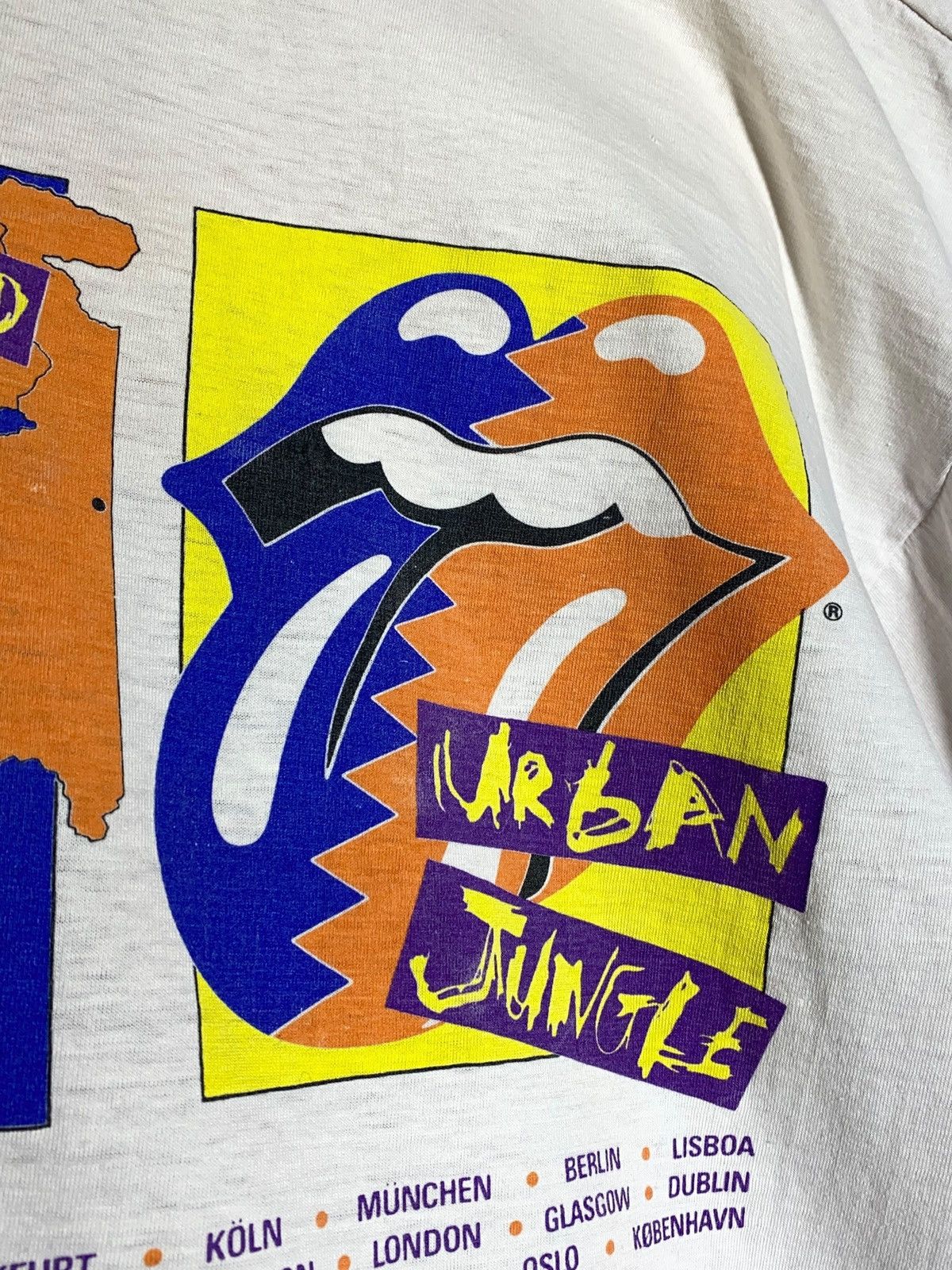 Band Tees 🔥 VINTAGE ROLLING STONES URBAN JUNGLE EUROPE 1990 TOUR SHIRT Size US L / EU 52-54 / 3 - 15 Thumbnail