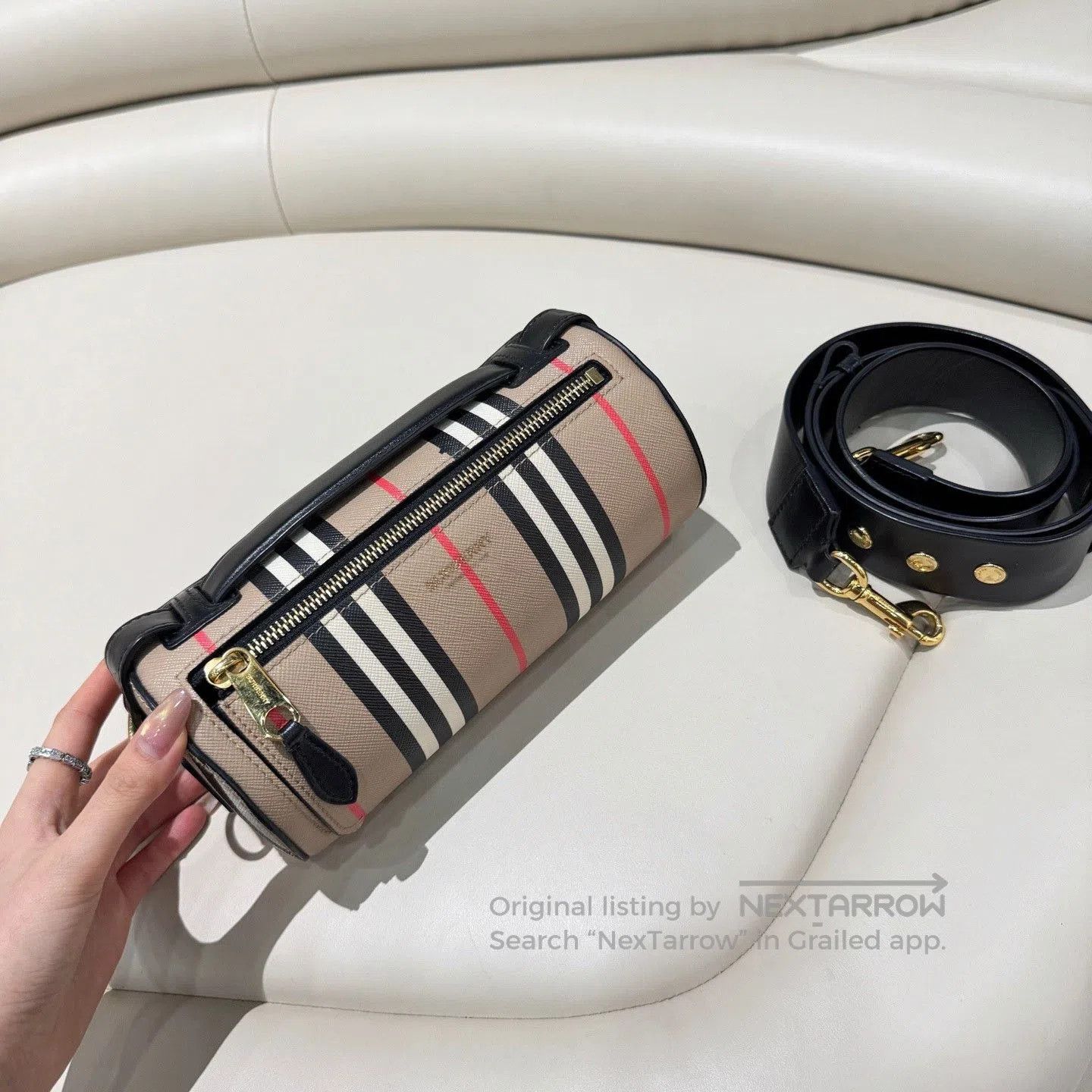 Burberry Burberry Classic Knight Logo Cylinder Bag. Size ONE SIZE - 3 Thumbnail