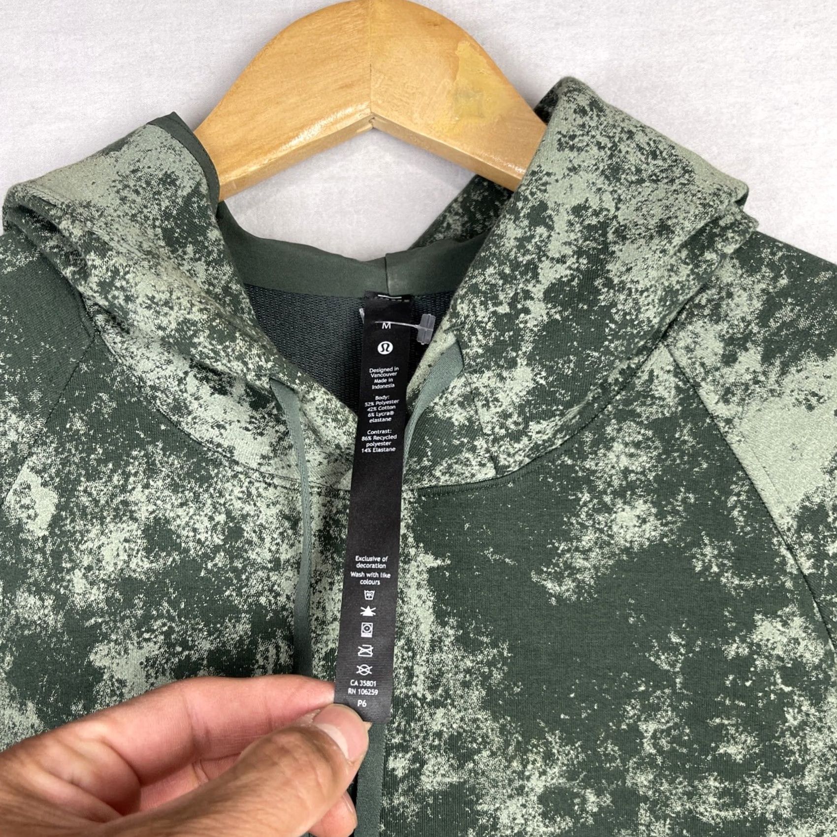 Lululemon Lululemon City Sweat Hoodie Mens Medium Green Camouflage Pullover Sweatshirt Hooded, Pockets, Regular Fit, Gym & Training, Running & Jogging, Walking Size US M / EU 48-50 / 2 - 2 Thumbnail