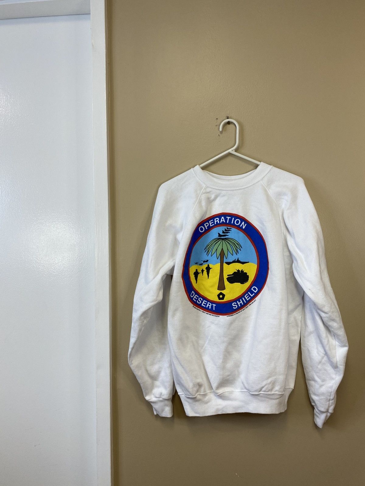 Vintage 1990 Davis H Gray Operation Desert Shield Sweatshirt Size US XL / EU 56 / 4 - 1 Thumbnail