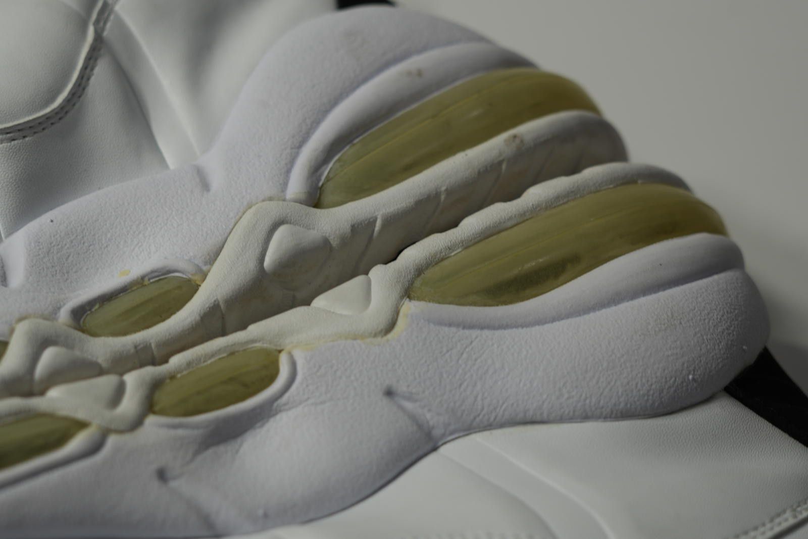 Nike Nike Sneaker Men's 10 White Black 2002 Uptempo 624011 101 Size US 10 / EU 43 - 6 Thumbnail