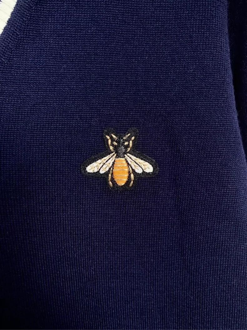 Gucci Gucci Little bee embroidered V-neck striped trim knitted sw Size US M / EU 48-50 / 2 - 5 Thumbnail