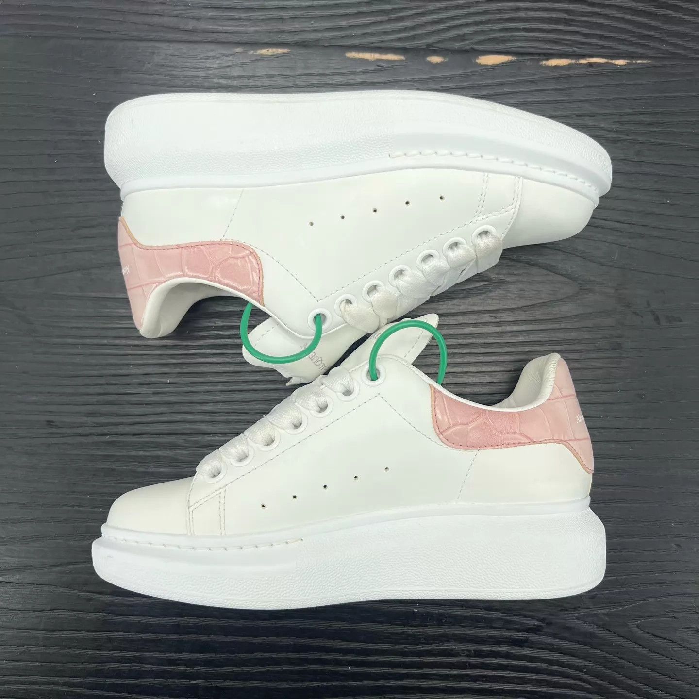 Alexander McQueen Alexander McQueen white pink croc women's 34.5 99new Size US 4 / IT 34 - 2 Thumbnail