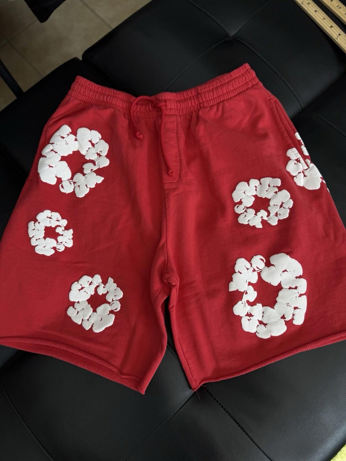 DENIM TEARS Denim Tears Cotton Wreath Shorts Red |BRAND NEW (Large) Size US 34 / EU 50 - 1 Thumbnail
