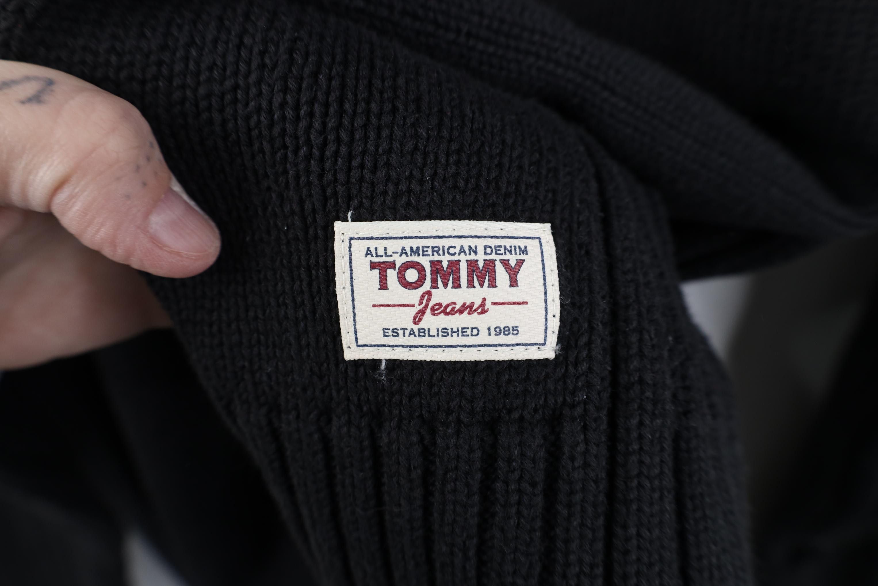 Tommy Hilfiger Vintage 90s Tommy Hilfiger Heavyweight Cotton Knit Sweater Size US XL / EU 56 / 4 - 4 Thumbnail