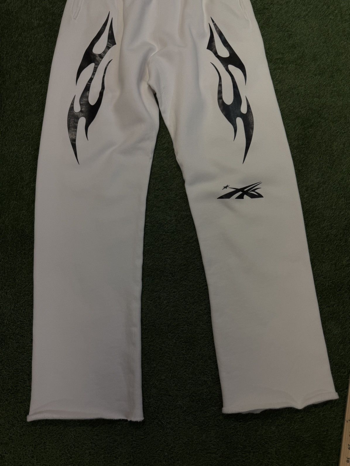 HELLSTAR Hellstar Sweatpants Flame White Black Size XXL (NEW) Size US 36 / EU 52 - 6 Thumbnail