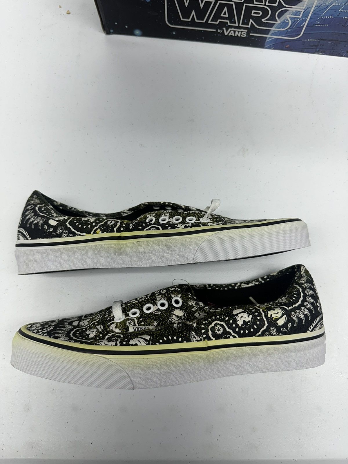 Star Wars × Vans Vans x Star Wars Stormtrooper Bandana size 10 Size US 10 / EU 43 - 3 Thumbnail