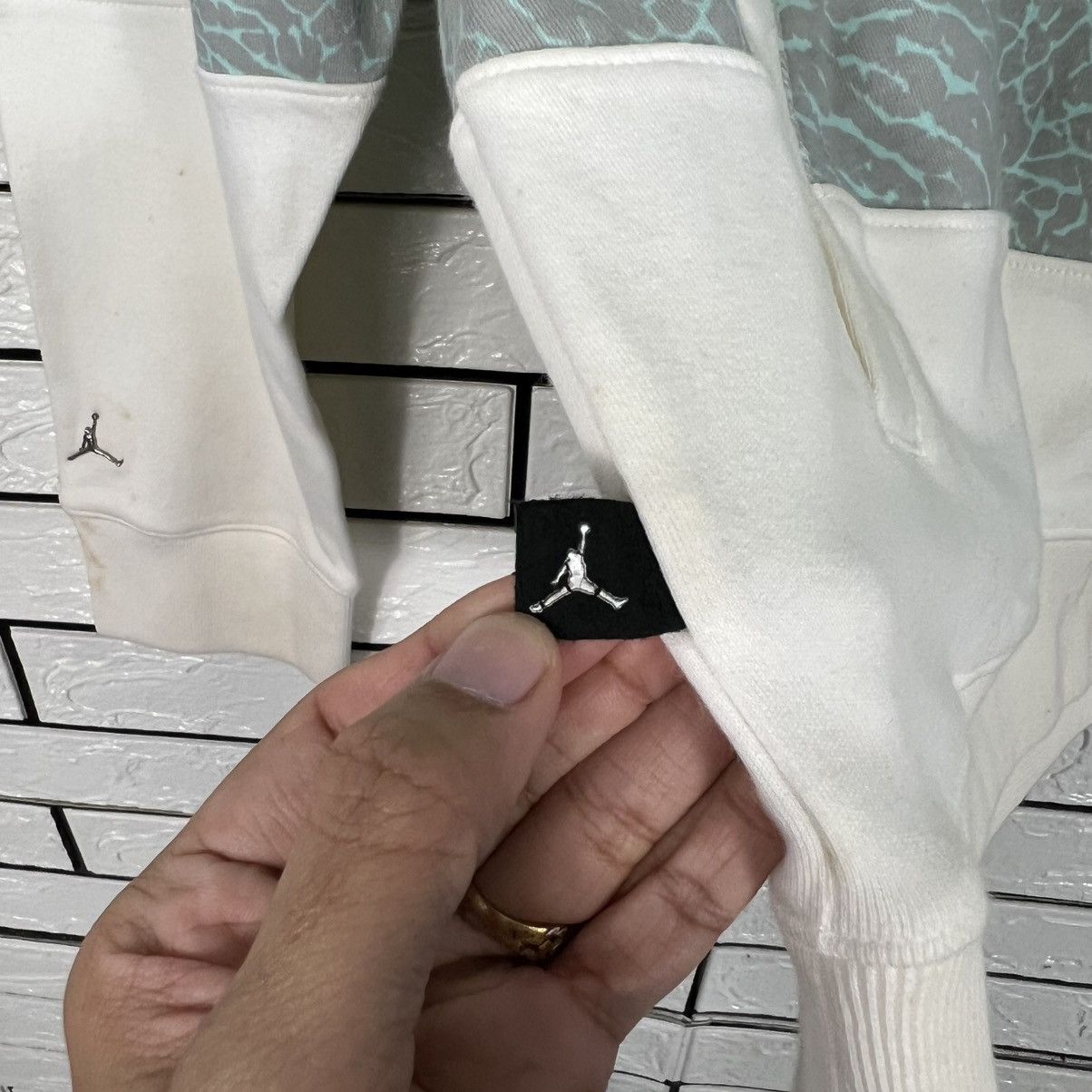 Jordan Brand AIR JORDAN Embroidered Logo Colorblock Sweatshirt #3946-C180 Size US L / EU 52-54 / 3 - 7 Thumbnail