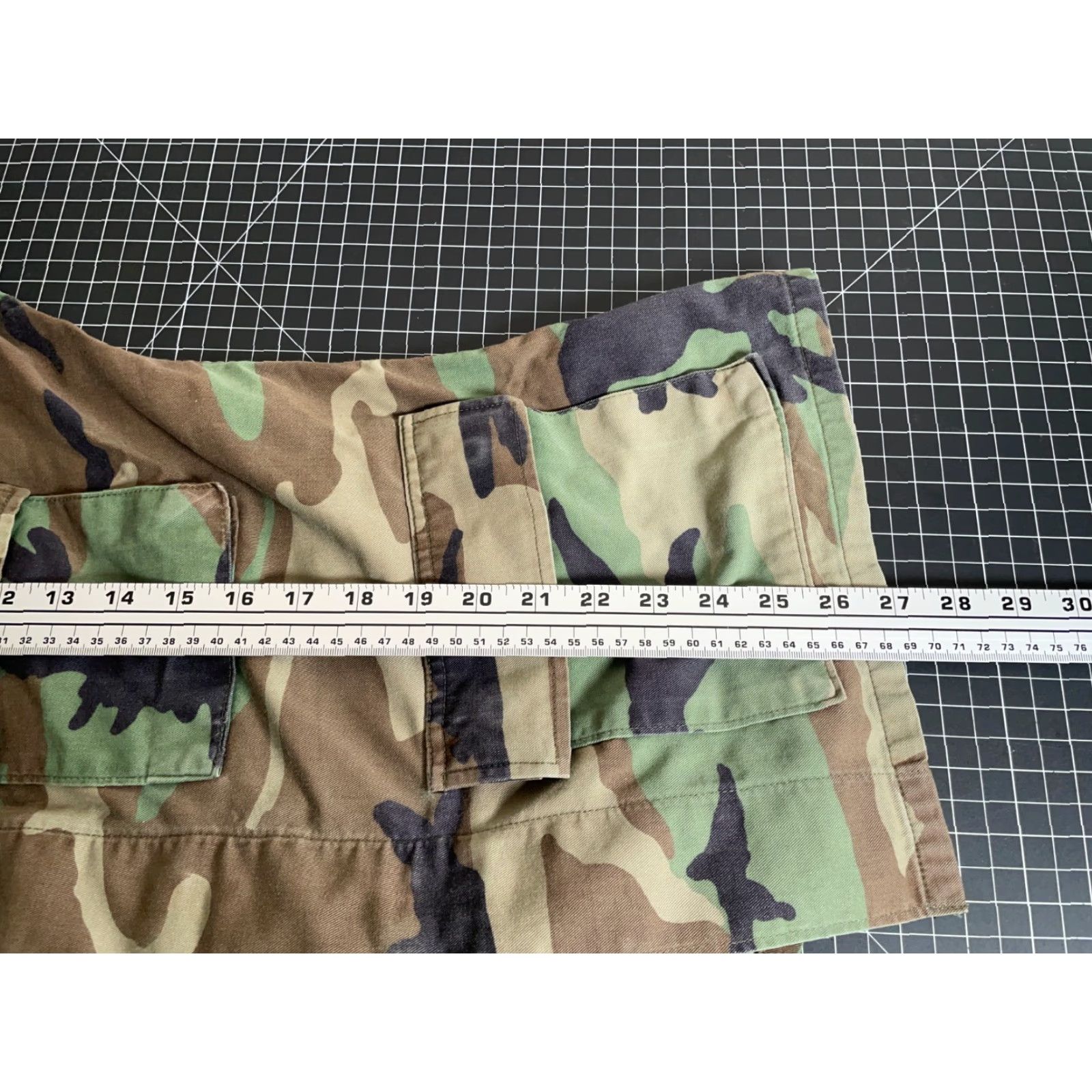 Vintage VINTAGE Military Jacket Mens Short Woodland Camouflage Army with Patches Carbon Hill 80s Retro Outdoor Army Jacket Short Green Regular Mens Size US 31 - 6 Thumbnail