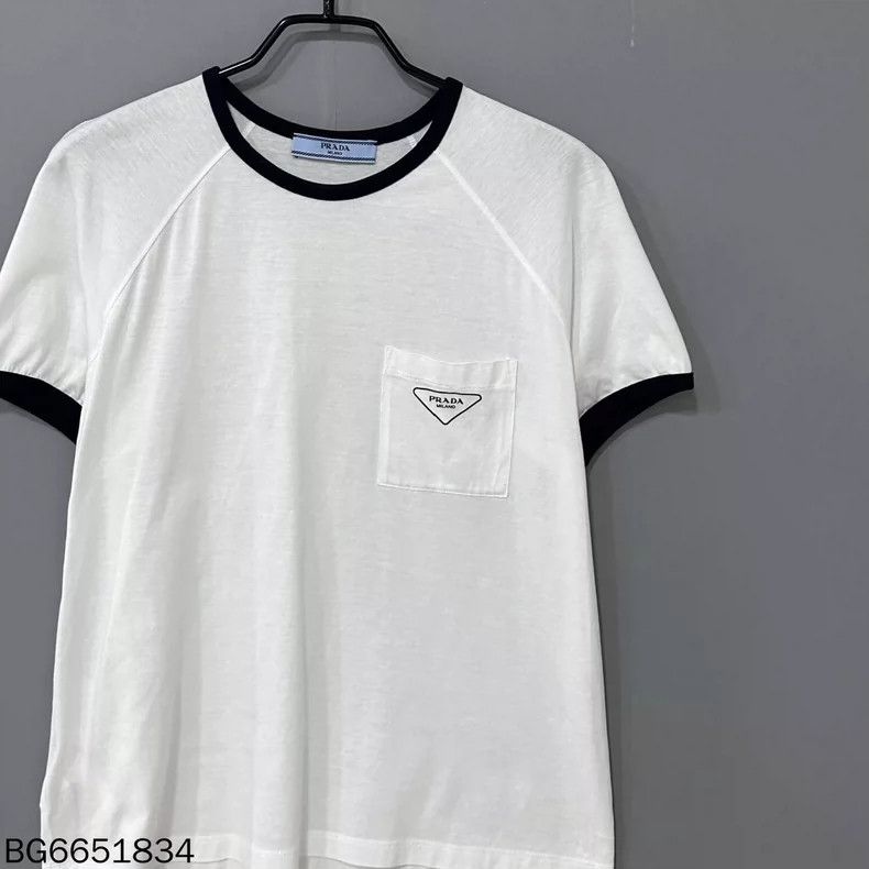 Prada Prada Triangle logo white short sleeves Size US M / EU 48-50 / 2 - 3 Thumbnail