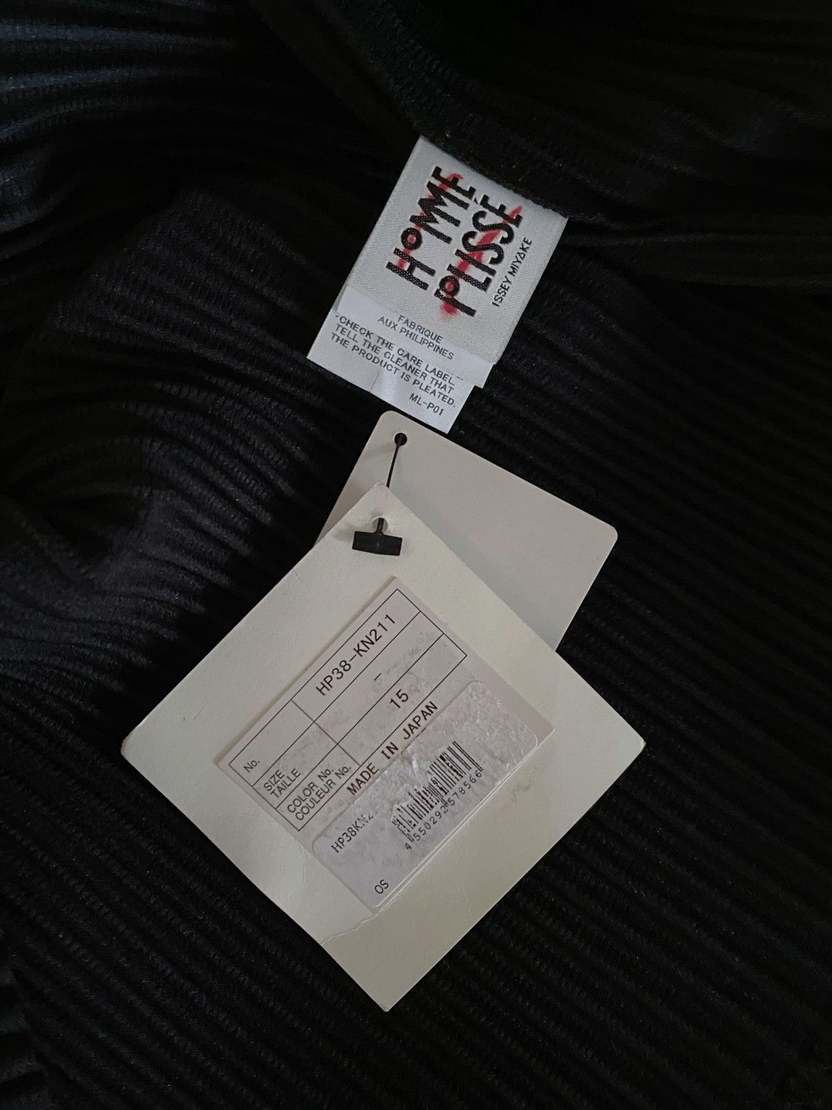 Homme Plisse Issey Miyake Homme Plissé Issey Miyake Pleated T-Shirt size 2/medium Size US M / EU 48-50 / 2 - 8 Thumbnail