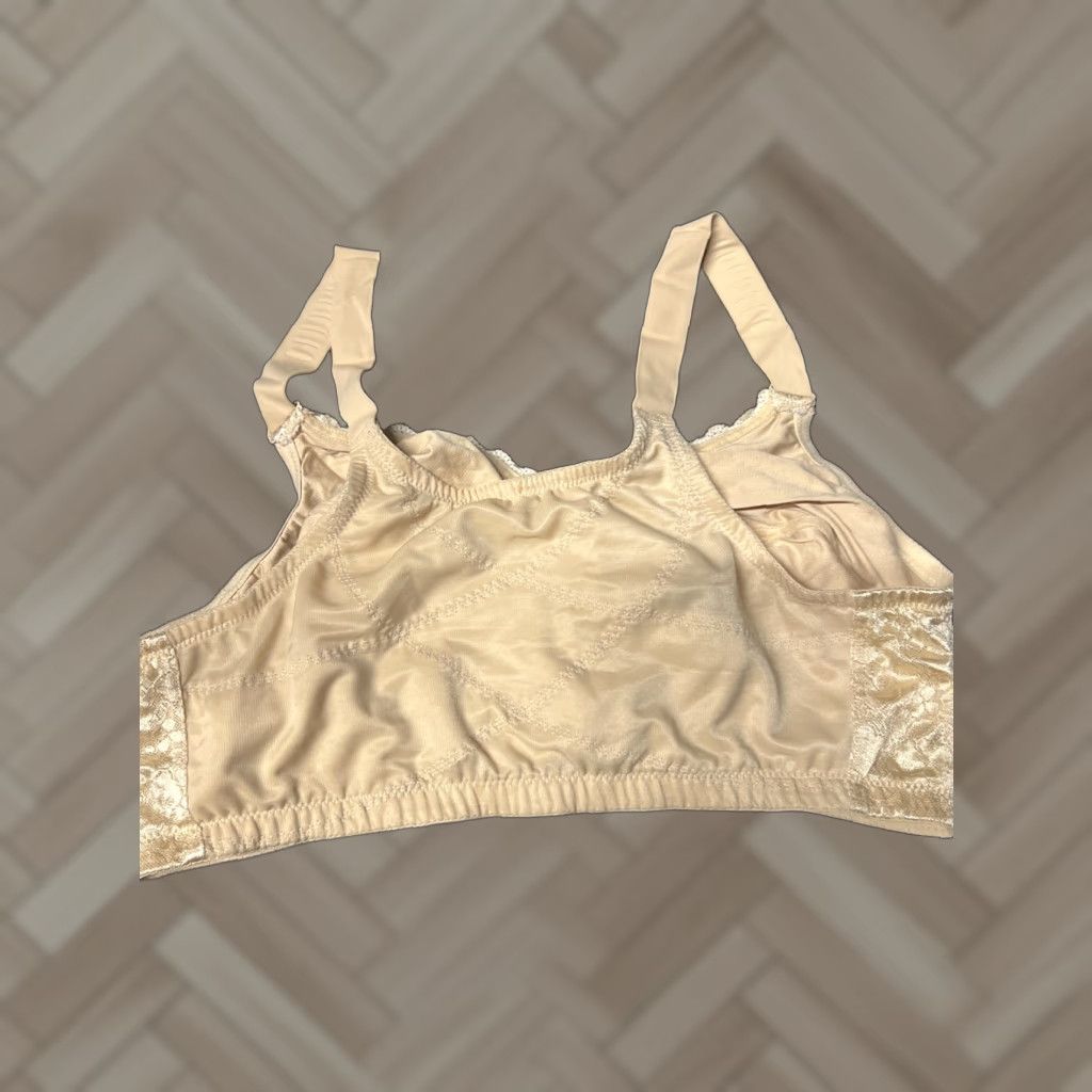 Vintage Breezies Bra Wireless Unlined Lace 40DD Beige Womens Bra DD Cup Regular 40 Band Lace Bow Floral Nylon Blend Size ONE SIZE - 1 Thumbnail