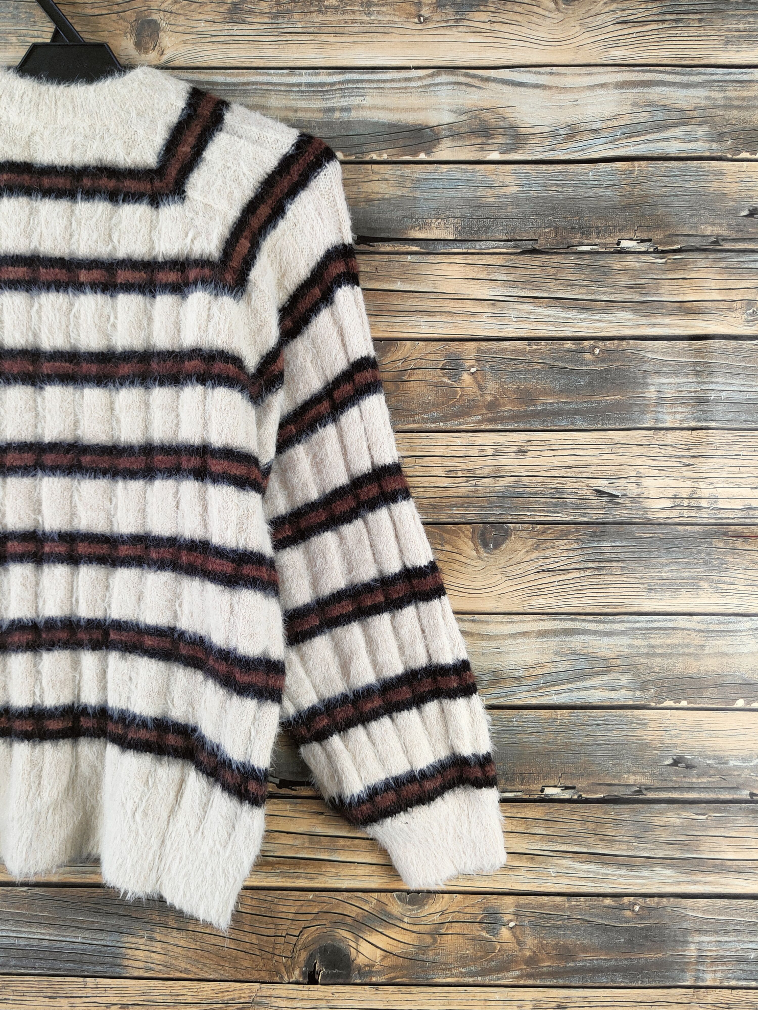 Japanese Brand DL Flove Beige Fur Mohair Knitwear #46-994 Size M / US 6-8 / IT 42-44 - 9 Thumbnail